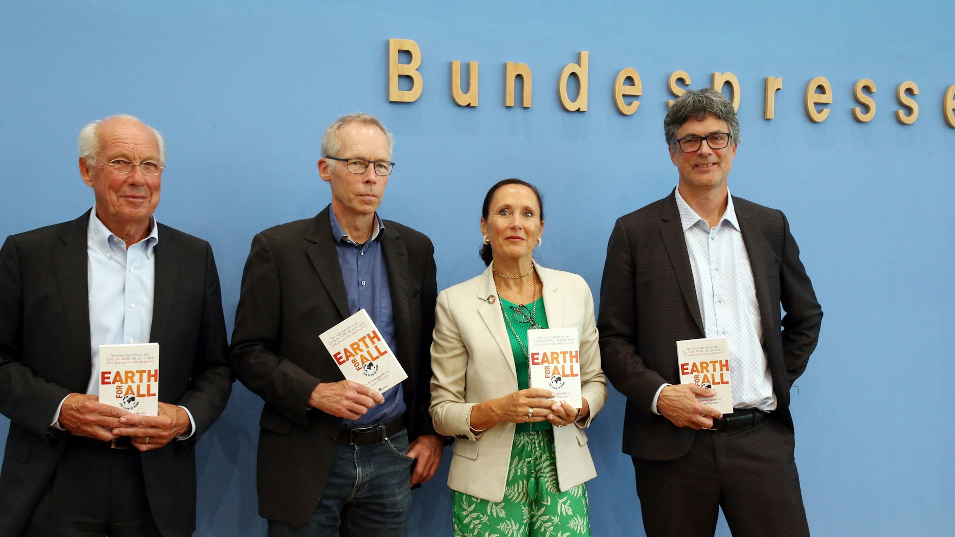 Der Club of Rome, vertreten durch Jorgen Randers (v. l.), Co-Autor „Grenzen des Wachstums“, Johan Rockström, Direktor des Potsdam-Institut für Klimafolgenforschung, Sandrine Dixson-Declève, Co-Präsidentin des Club of Rome, und Per Espen Stoknes, Norwegian Business School, bei der Vorstellung des neuen Buchs.