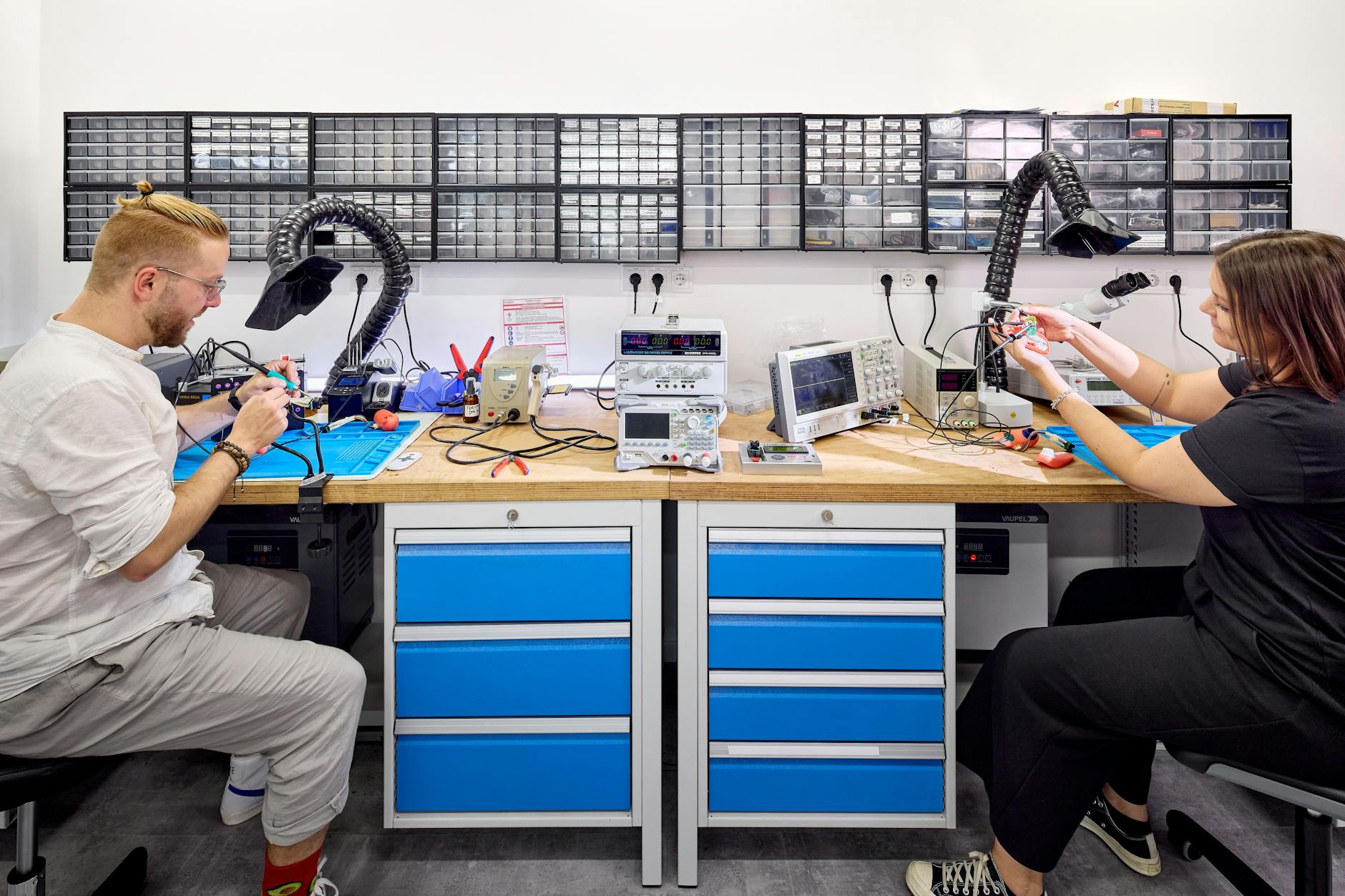 Professionell, angenehmen und auch ein bisschen lustig: Unterwegs in den Werkstätten der Lovehoney Group.