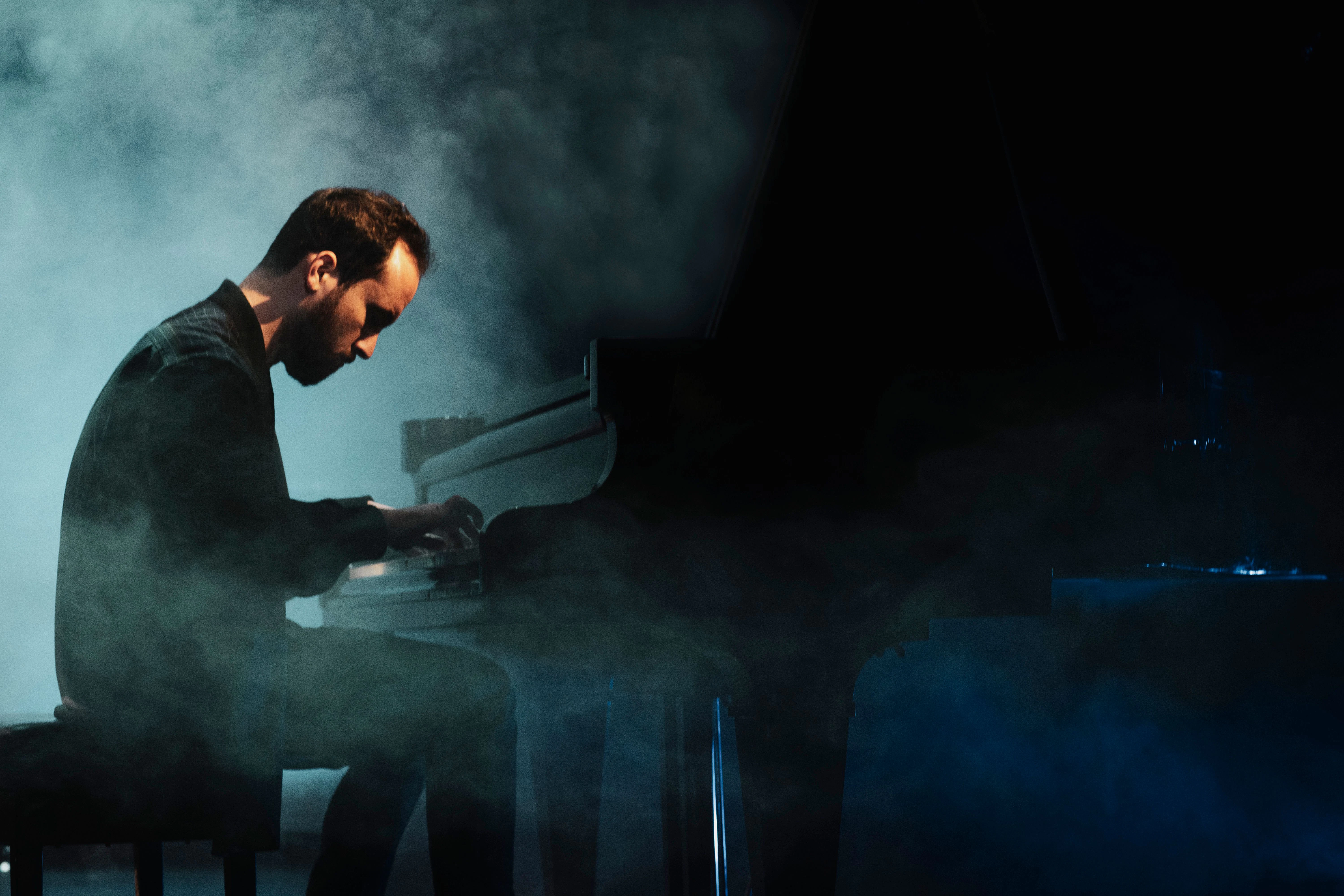 Dramatisch im Nebel: Igor Levit am Klavier