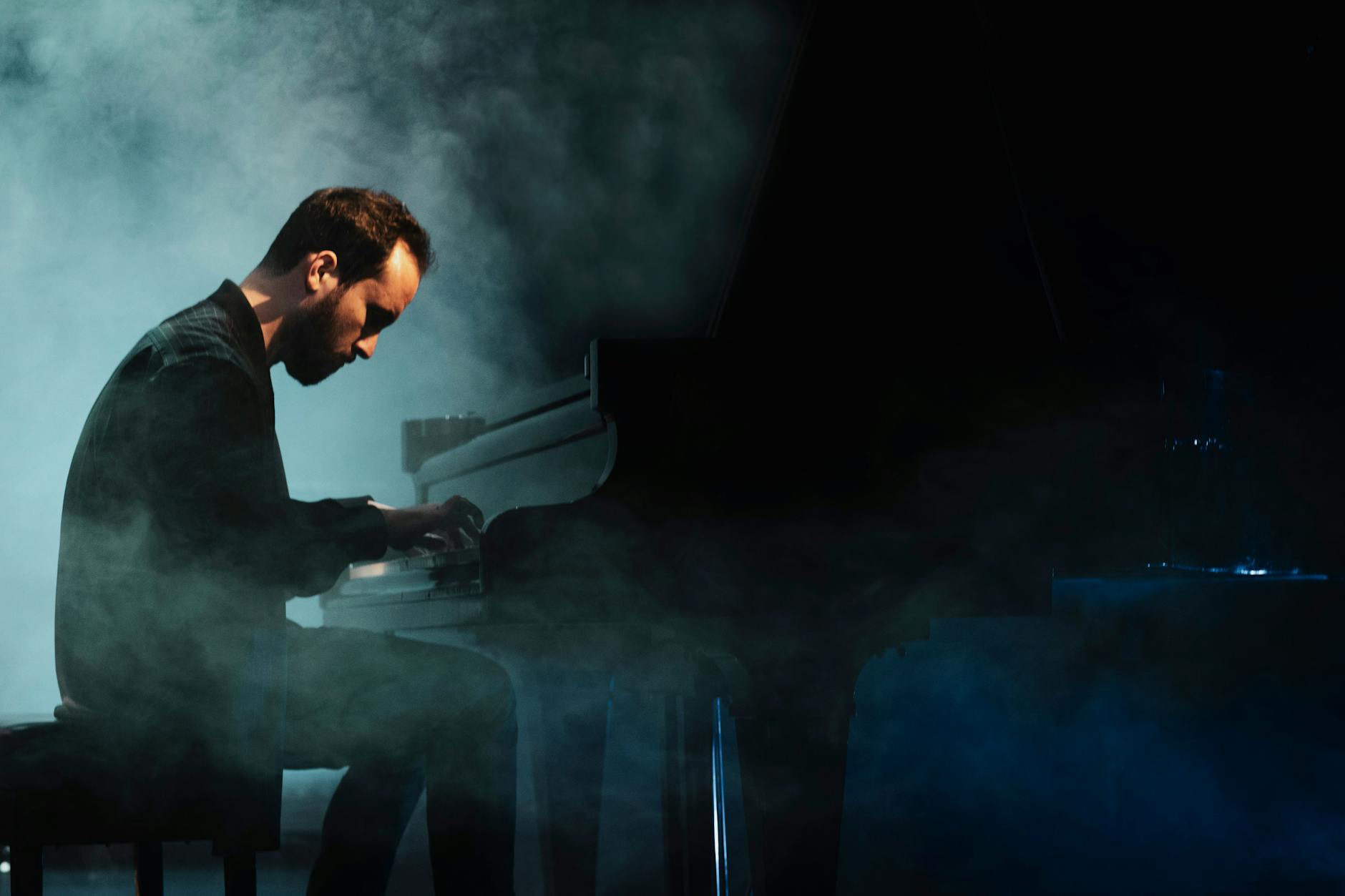 Dramatisch im Nebel: Igor Levit am Klavier