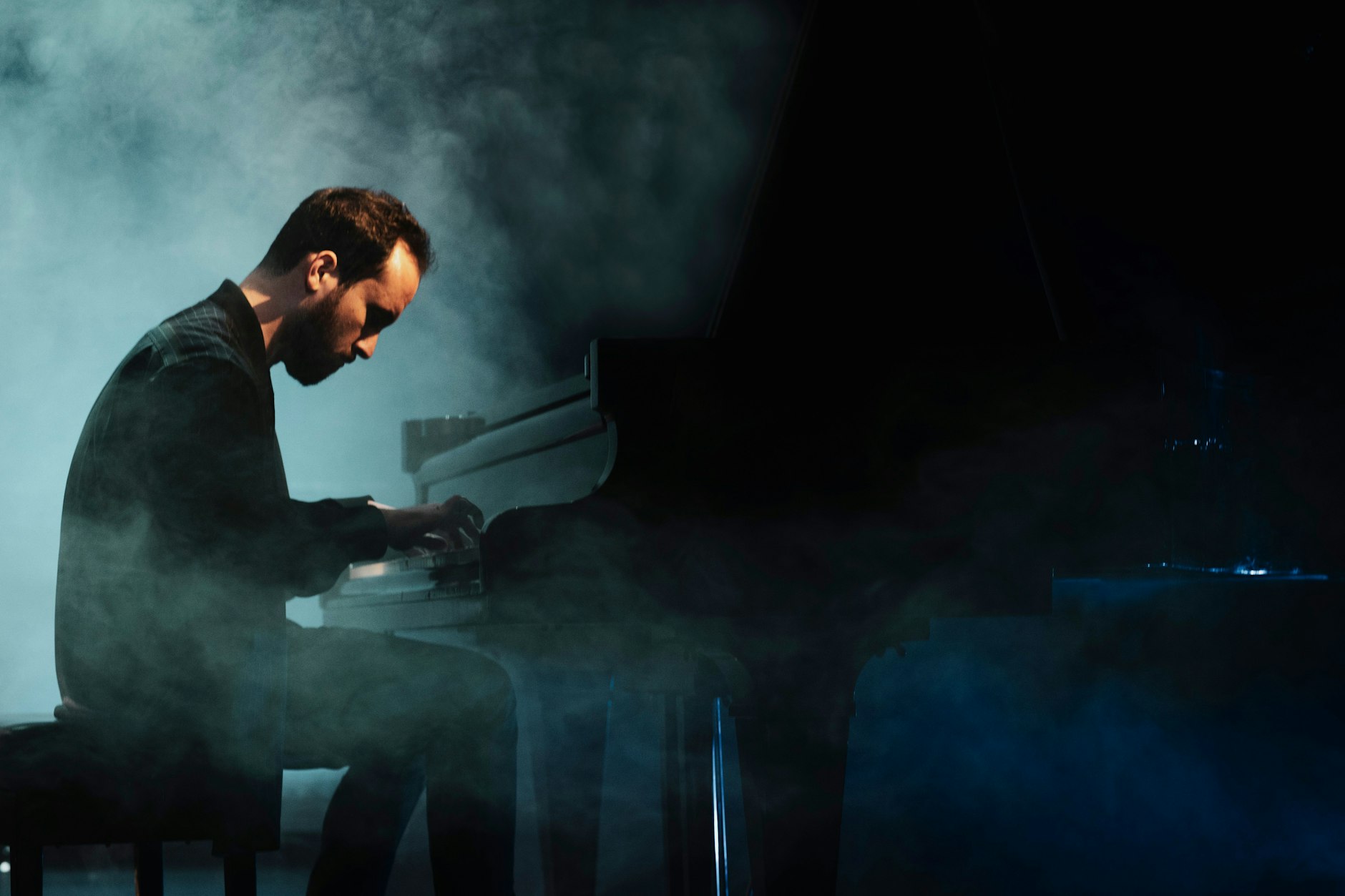 Dramatisch im Nebel: Igor Levit am Klavier