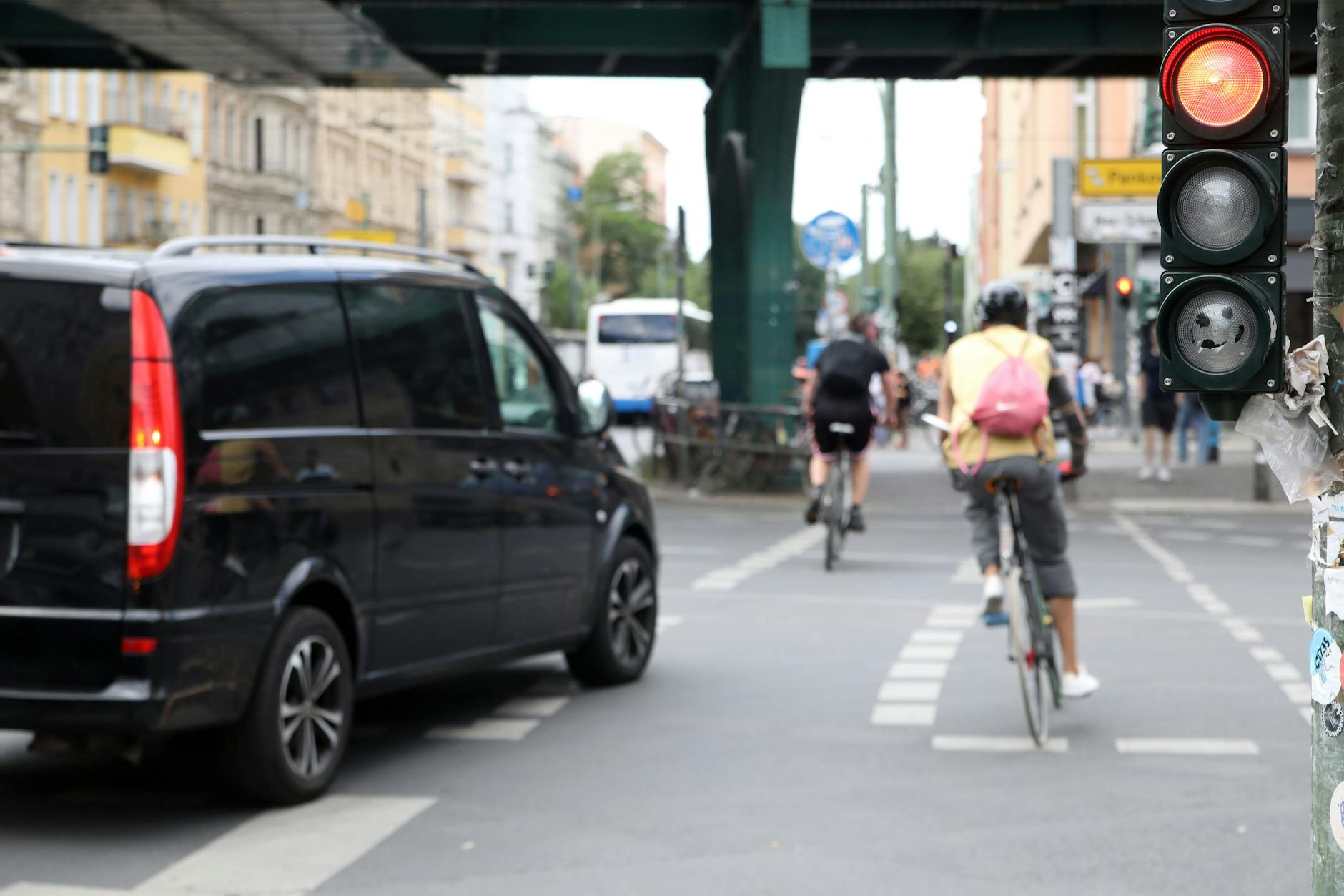 Rote Ampeln sind für Regel-Rüpel nicht von Interesse.