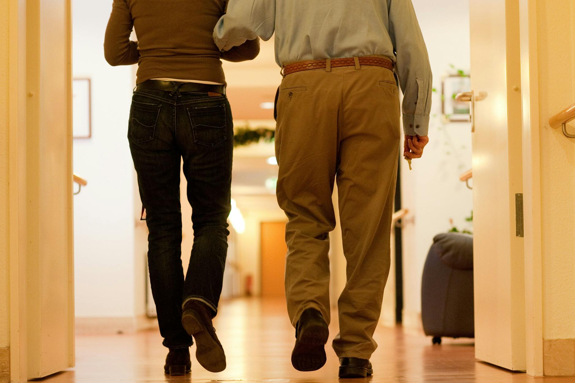 Pflegekräfte sollen besser entlohnt werden: In der Folge kommen auf viele Pflegebedürftige oder deren Angehörige Preissteigerungen zu.