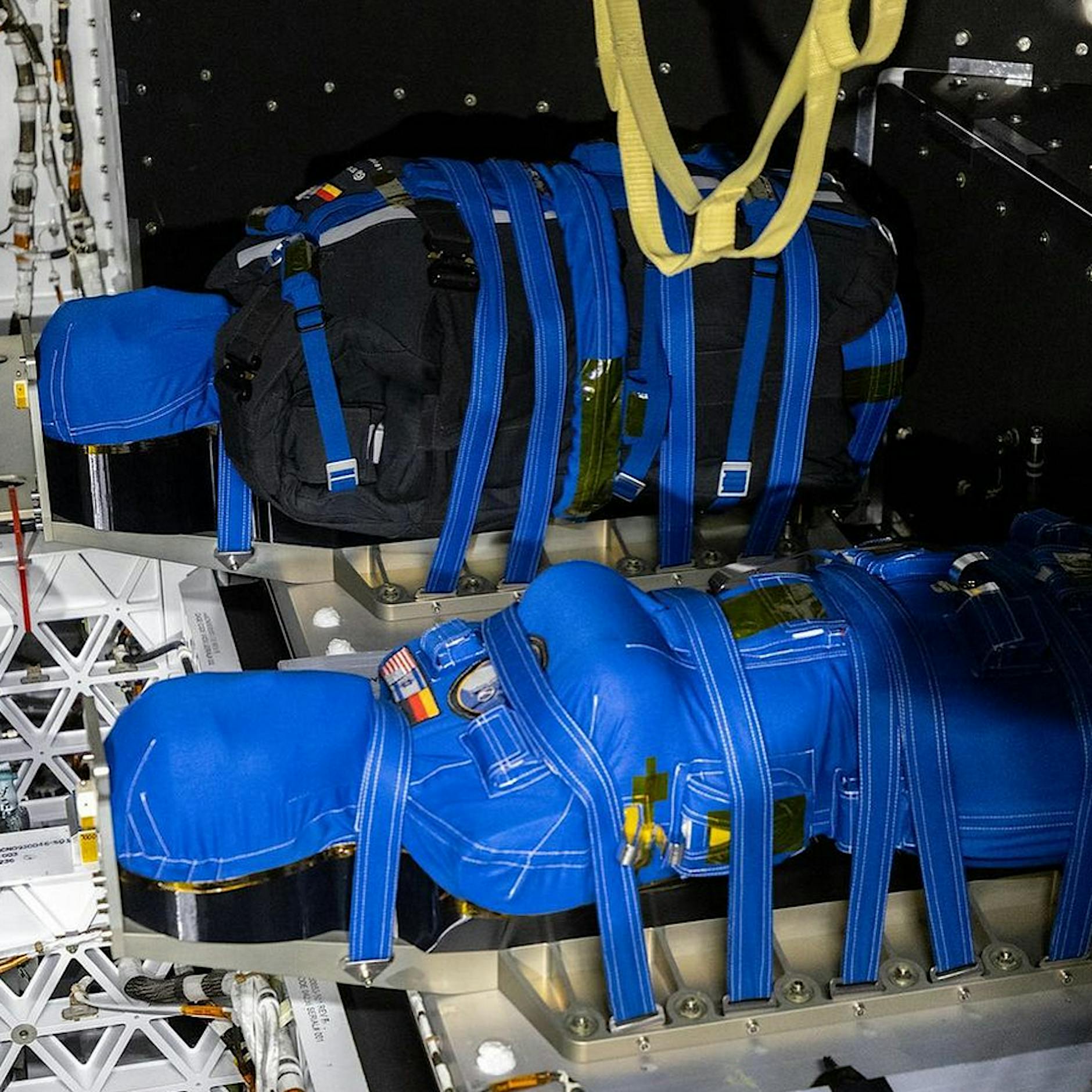 Na endlich: Jetzt fliegen auch Frauen zum Mond!