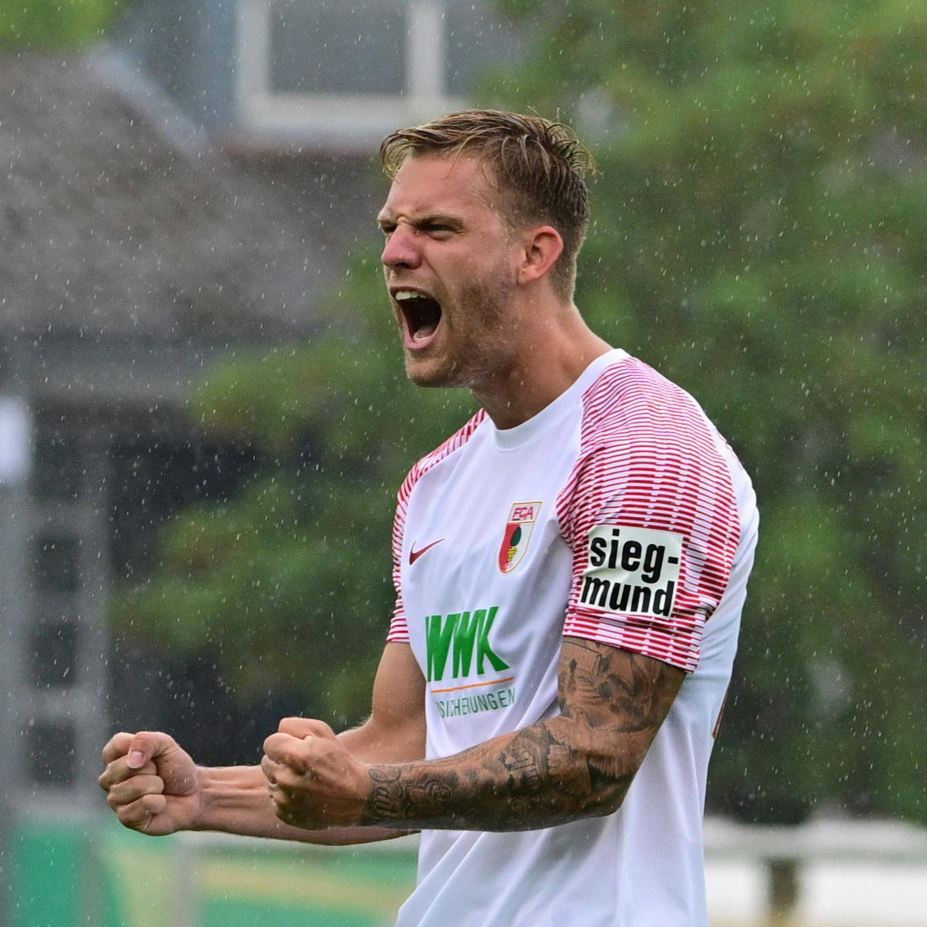 Arne Maier jubelt schon länger für den FC Augsburg. Erst wurde er verliehen, jetzt für 5 Millionen verkauft.