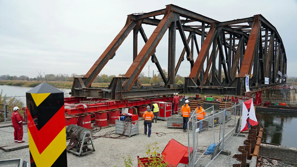 Berlin-Strecke bleibt unterbrochen: Oderbrücke wird erst Mai 2023 fertig