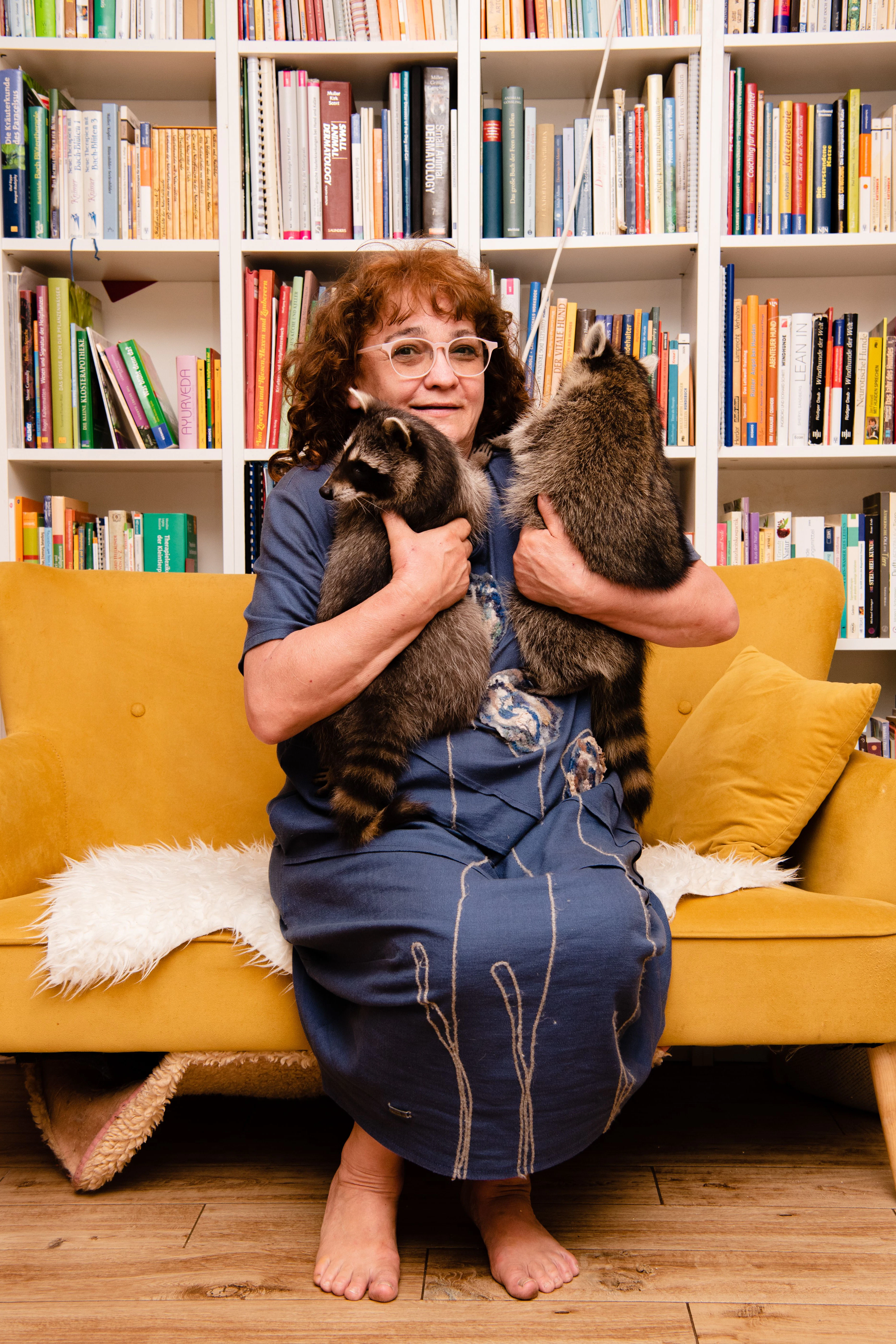 Kuschelige Runde: Mathilde Laininger mit Fritzi und Paul.