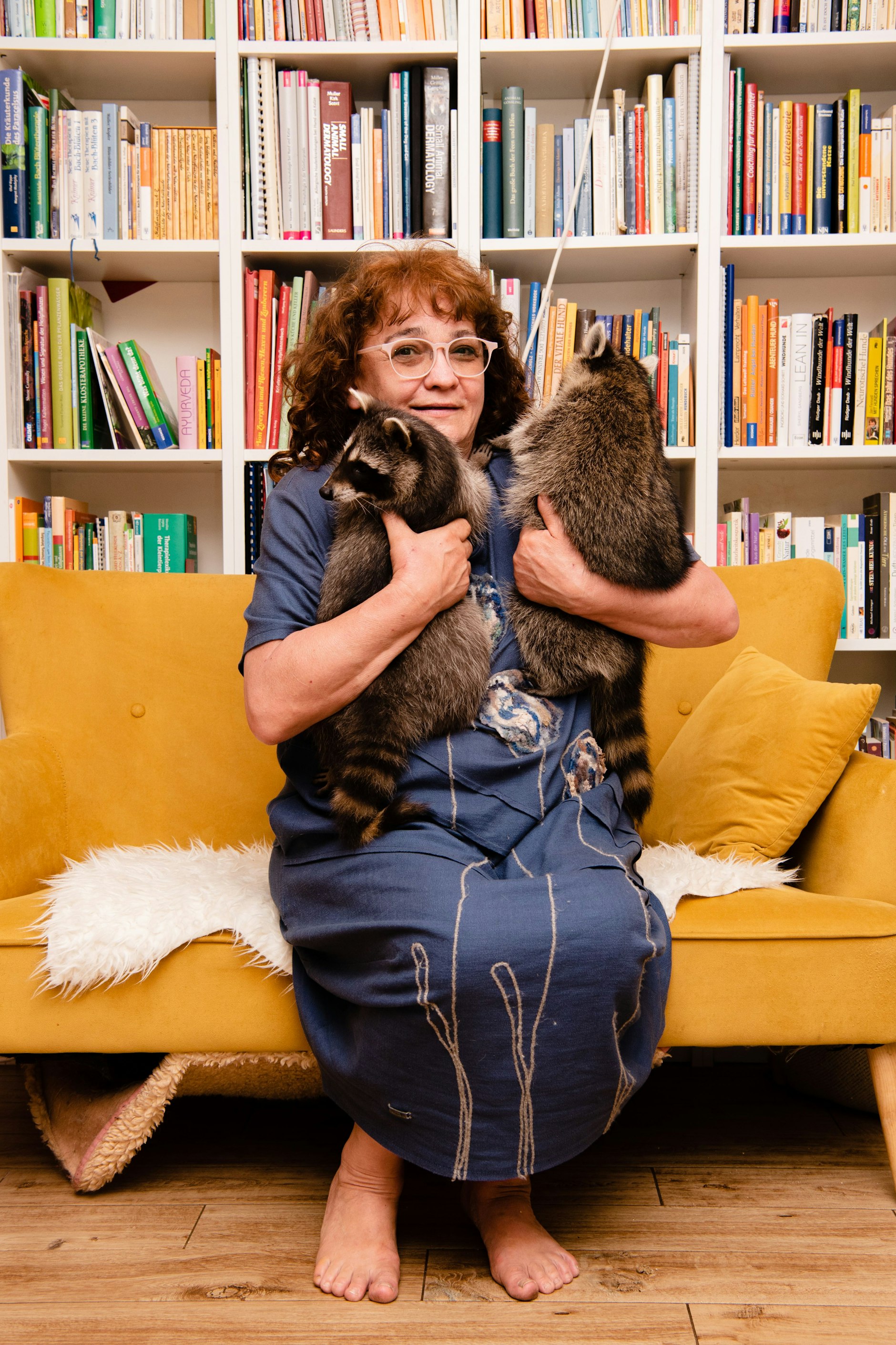 Kuschelige Runde: Mathilde Laininger mit Fritzi und Paul.