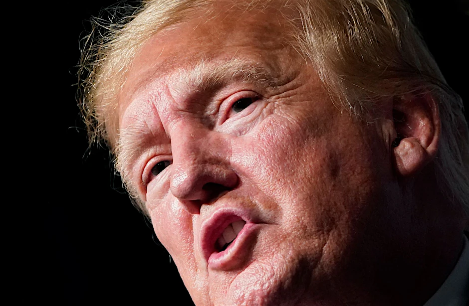 Der ehemalige US-Präsident Donald Trump hat nach seiner Amtszeit Unterlagen in seinem privaten Anwesen aufbewahrt.