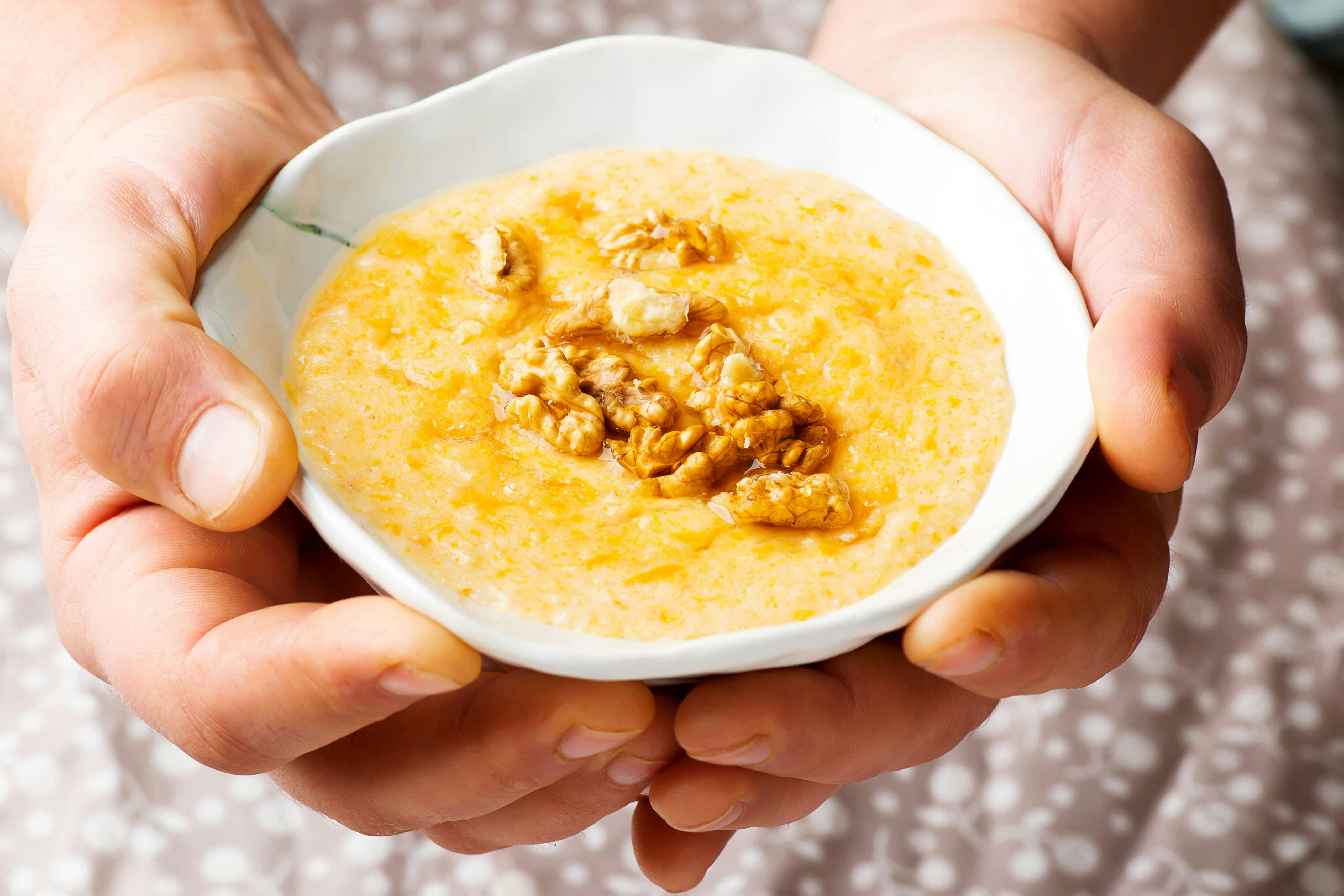 Porridge mit Kürbis, Apfel und Nüssen: Dieses herbstliche Haferflocken ...