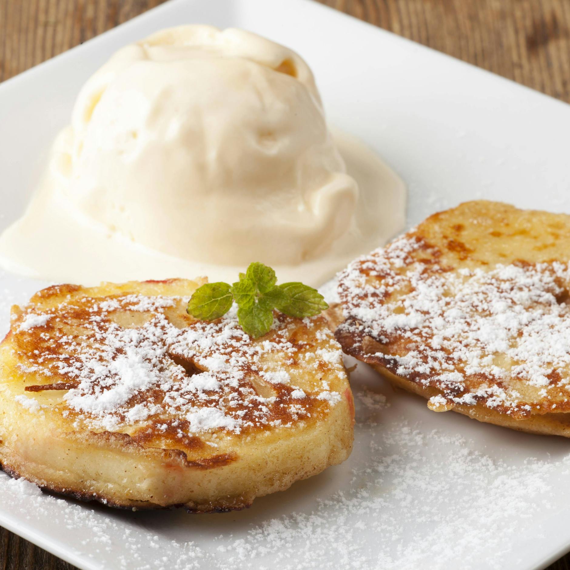 Apfelküchle: So schnell und einfach zaubern Sie die leckeren Apfelküchlein nach Omas Original-Rezept