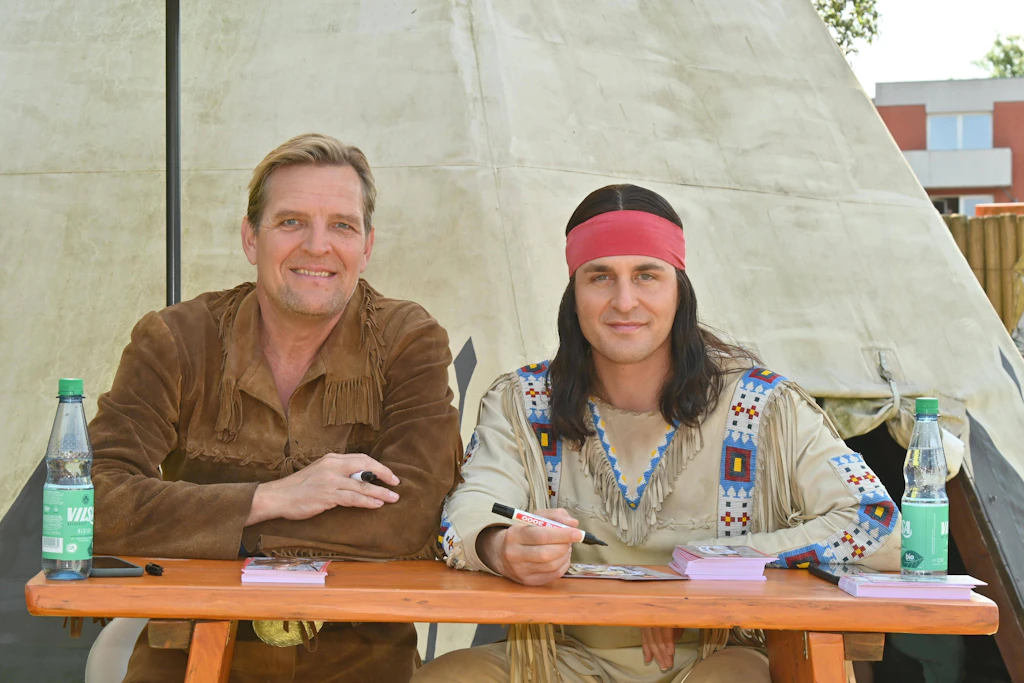 Rassismus-Debatte um Karl-May-Werke! DSDS-Star Alexander Klaws: Fiese Kommentare, weil er Winnetou spielt