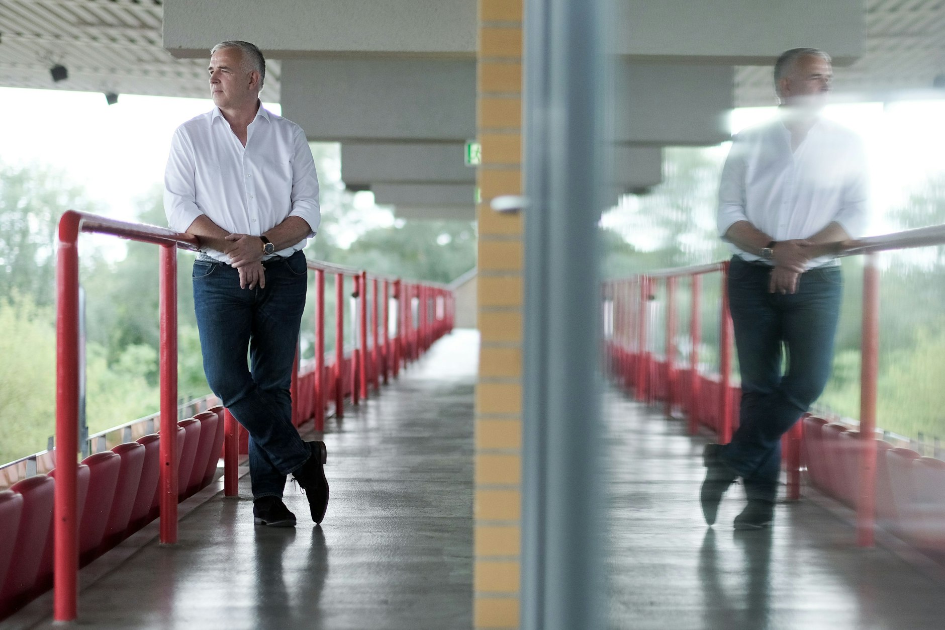 Dirk Zingler auf der Tribüne in der Alten Försterei.