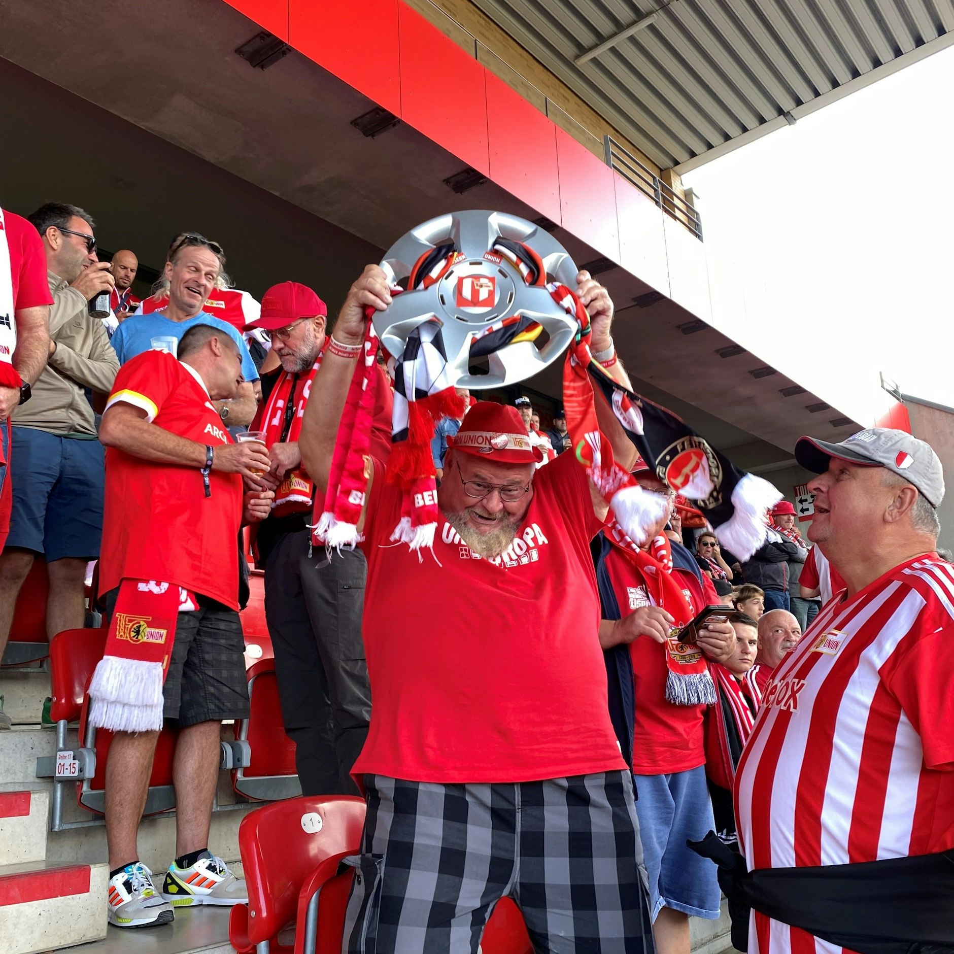 Einige leicht übermütige Unionfans wie Bernhard träumen jetzt schon von der Meisterschale.