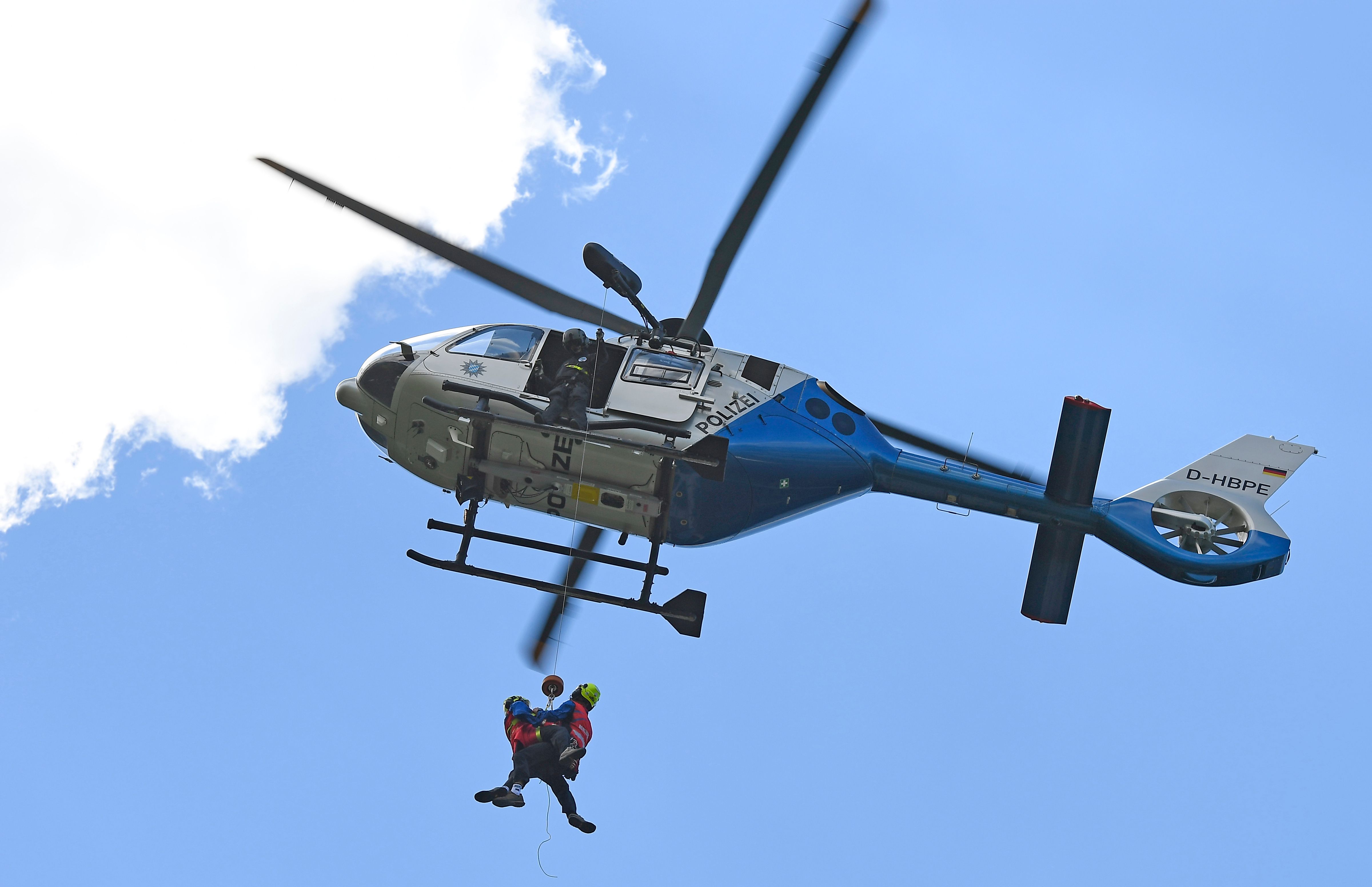 Image - Unfassbar! Frau muss zusehen, wie ihr Freund in die Tiefe stürzt und stirbt