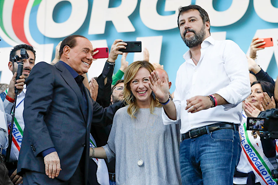 V.l.n.r.: Silvio Berlusconi (Forza Italia), Giorgia Meloni (Fratelli d´Italia) und Matteo Salvini (Lega). Die Mitte-Rechts-Koalition könnte laut Umfragen die Mehrheit der Stimmen bekommen bei den Parlamentswahlen am 25. September.