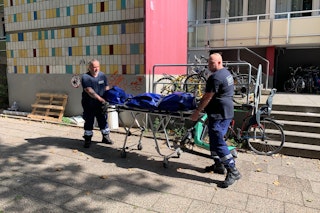 Zwei Tote in Lichtenberg: Mann erschlägt Frau mit Axt +++ Nachbarn hörten das Opfer schreien +++ Polizei erschießt den Täter