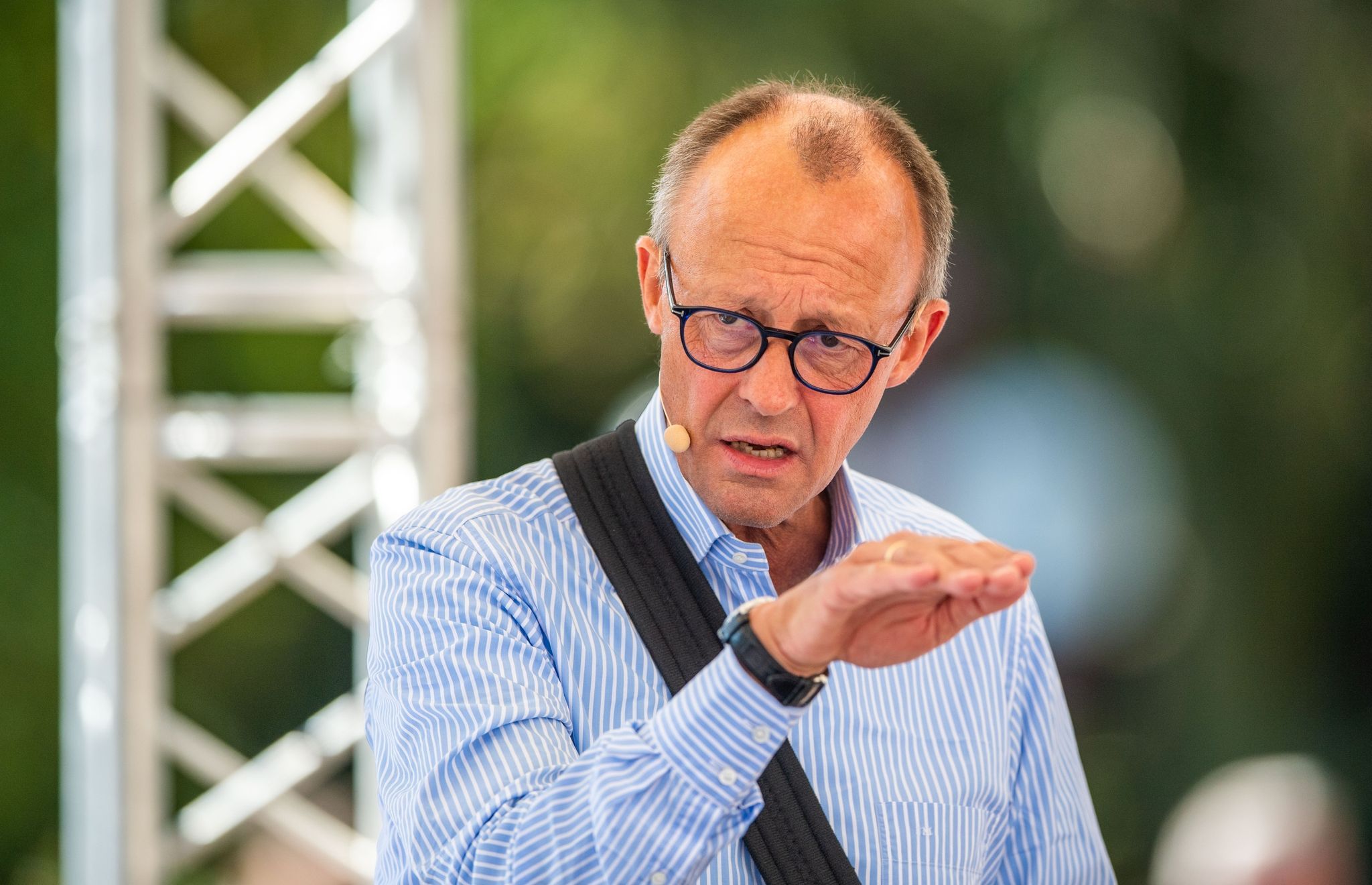 CDU-Chef Friedrich Merz zum Arbeitskräfte-Mangel: Die Hälfte der Arbeitslosen könnte einen Job haben!