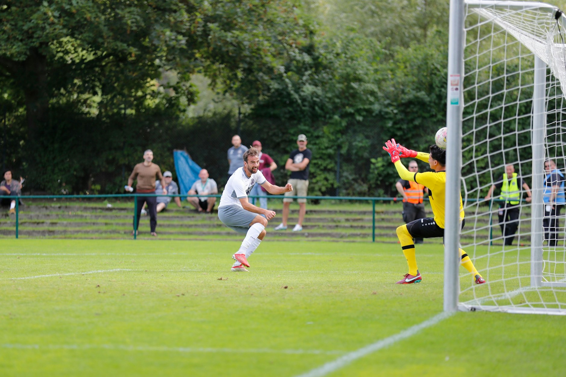 BFC-Star Christian Beck beim zweiten von seinen drei Treffern im Landespokal gegen Türkspor. Dynamo nimmt die erste Pokalhürde locker.