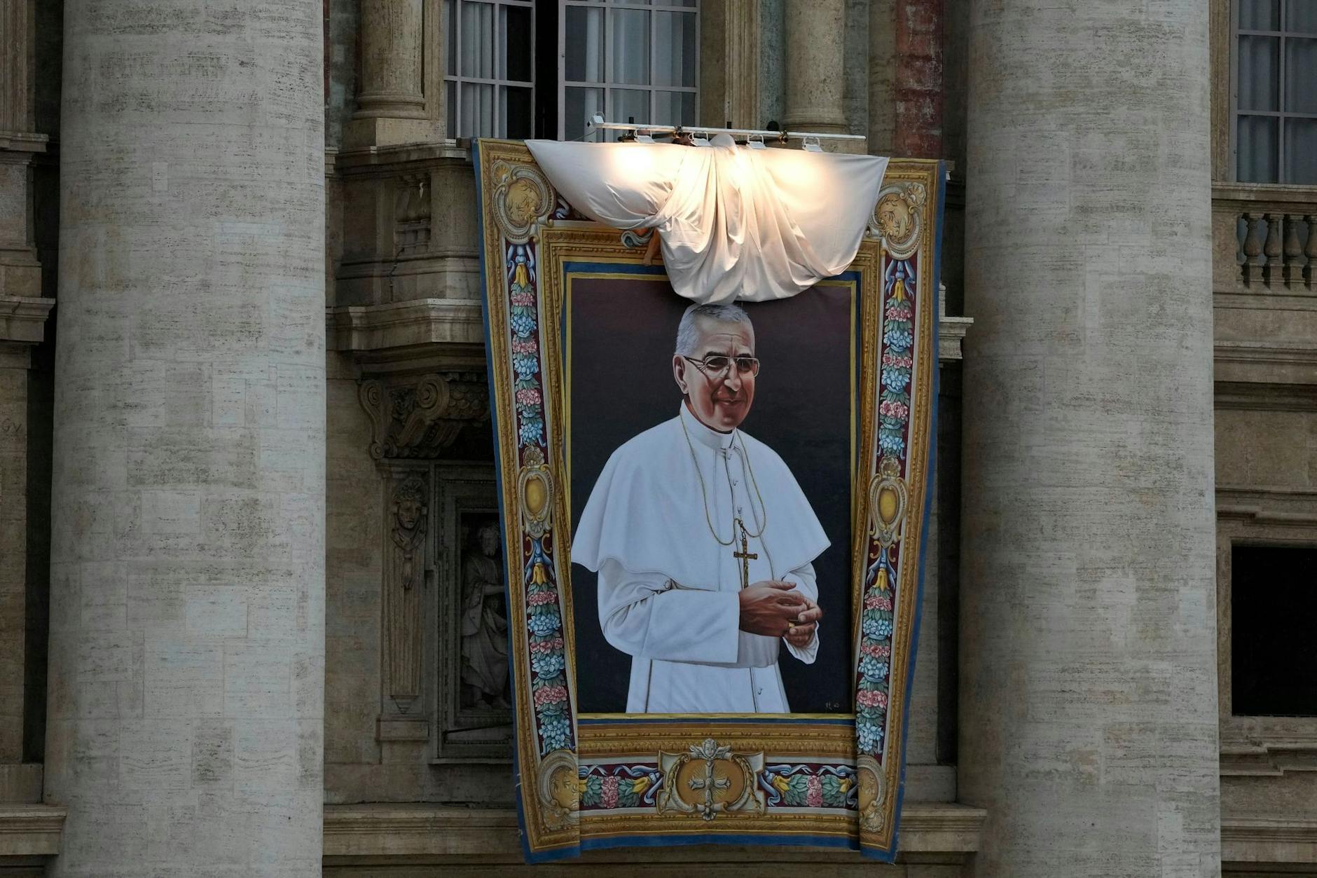 Ein Wandteppich im Vatikan zeigt Johannes Paul I.  