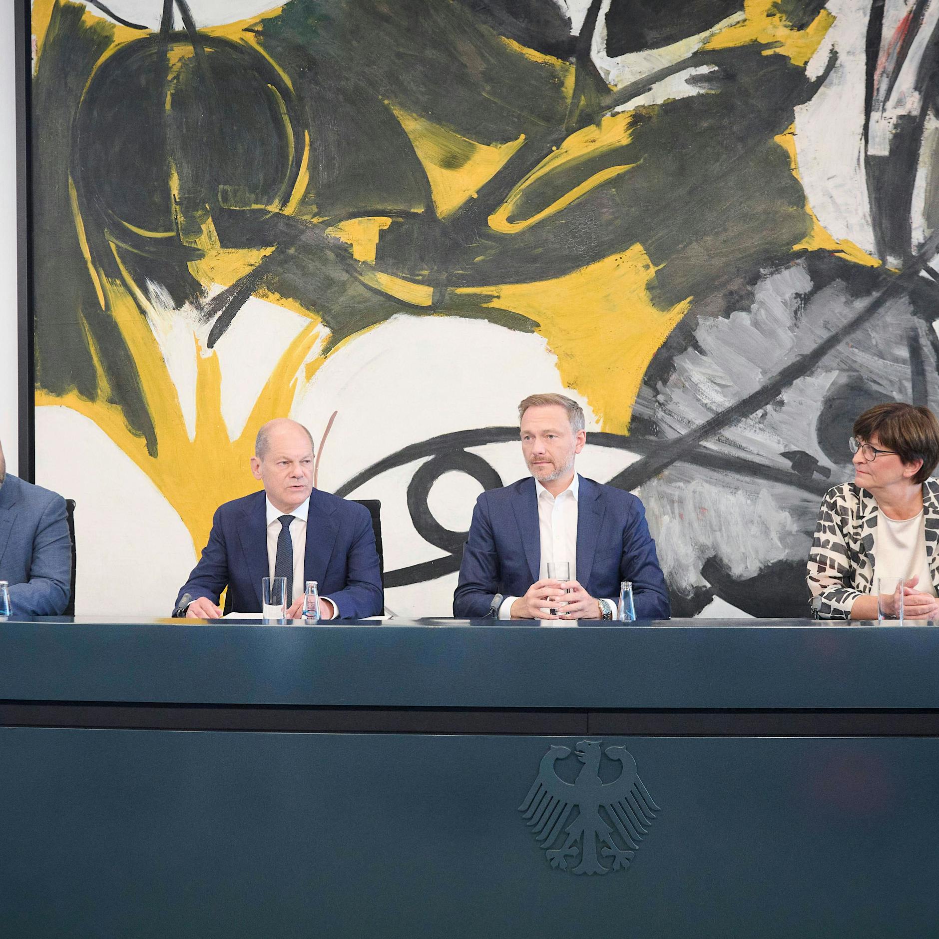 Strompreisbremse, Billig-Tickets im Nahverkehr, Hilfen für Rentner, mehr Wohngeld: DAS steckt drin im dritten Entlastungspaket!