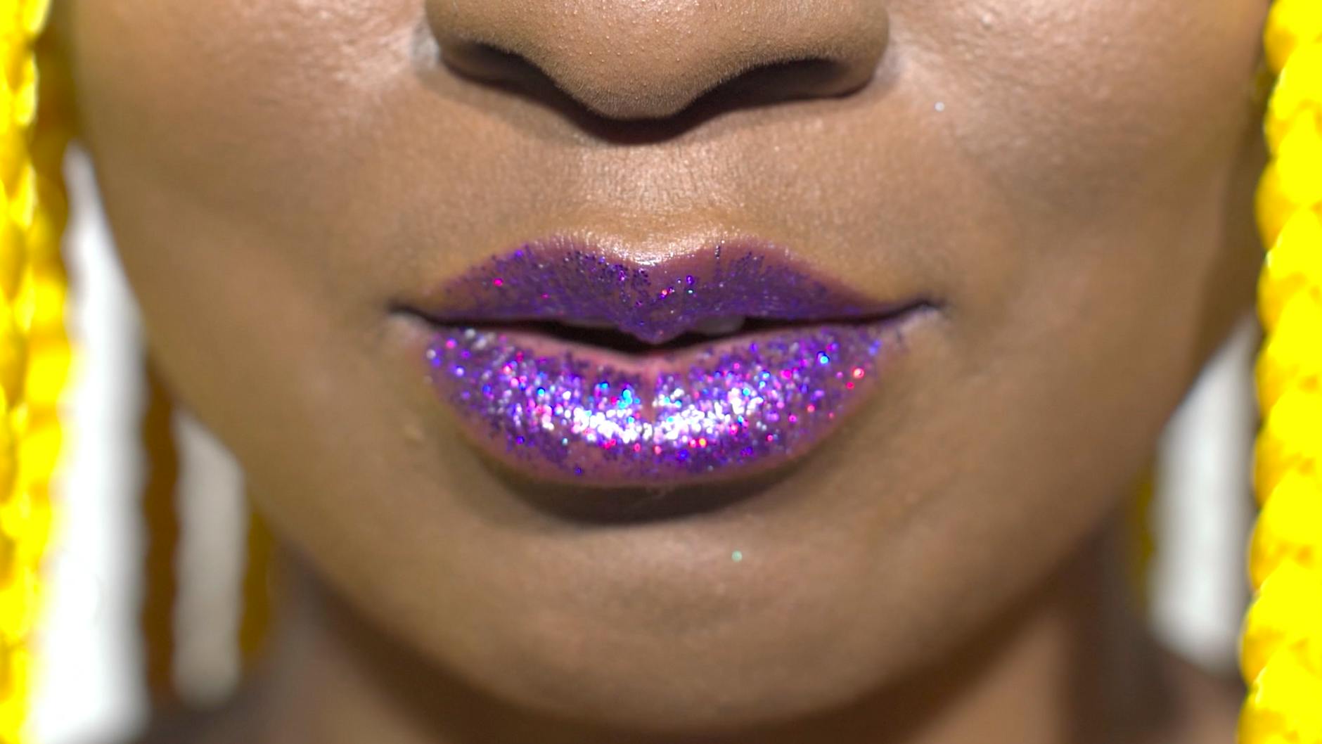 Die Musikerin und Aktivistin Achan Malonda: Screenshot aus dem jüngsten Musikvideo „Sexlied“.