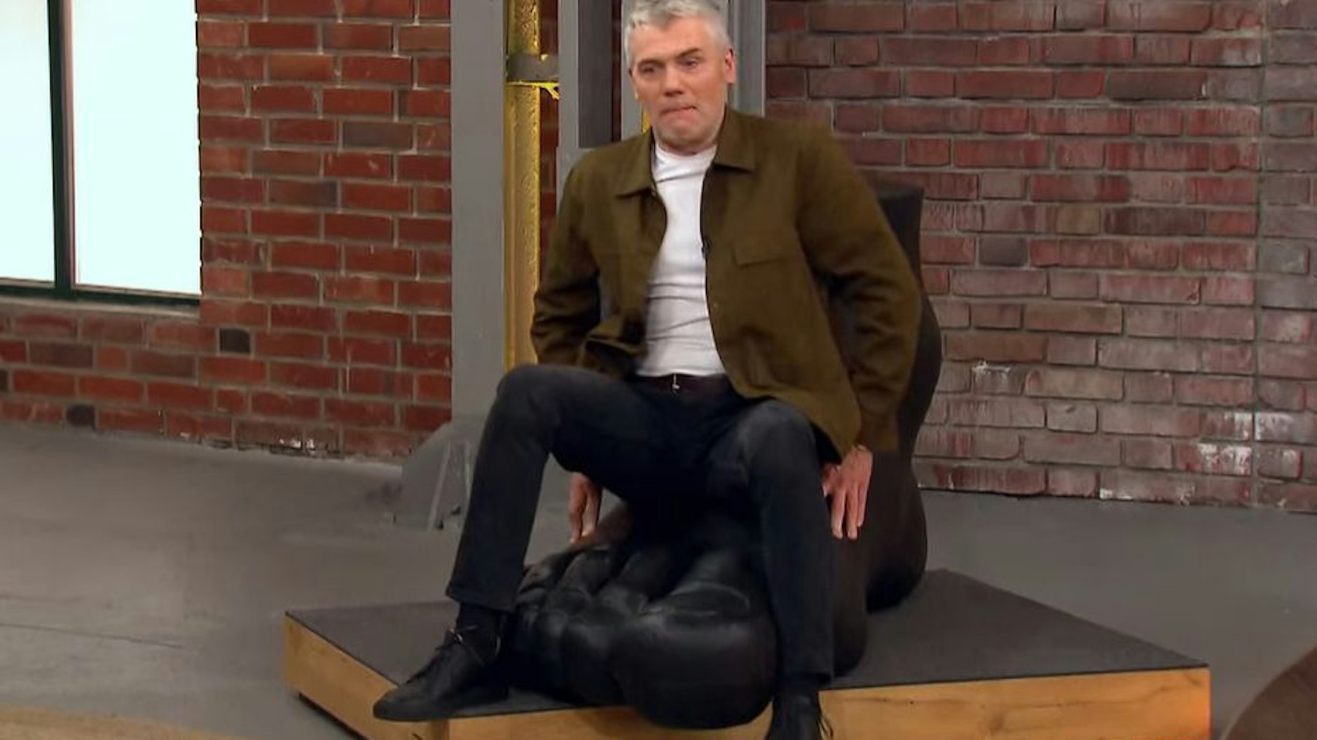 Händler Christian Vechtel sucht noch die richtige Sitzposition.