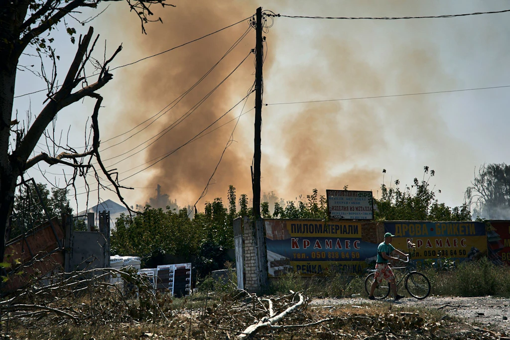 Sturmangriffe: Russen beschießen Dutzende Orte im Donbass