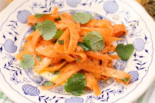 Der Klassiker vom Salat-Buffet! So machen Sie Möhren-Salat, wie Sie ihn aus der Kindheit kennen – und das Rezept ist so einfach
