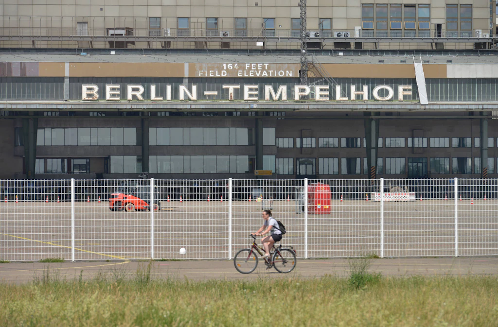 FDP: Flughafen Tempelhof für 99 Jahre vermieten und sanieren