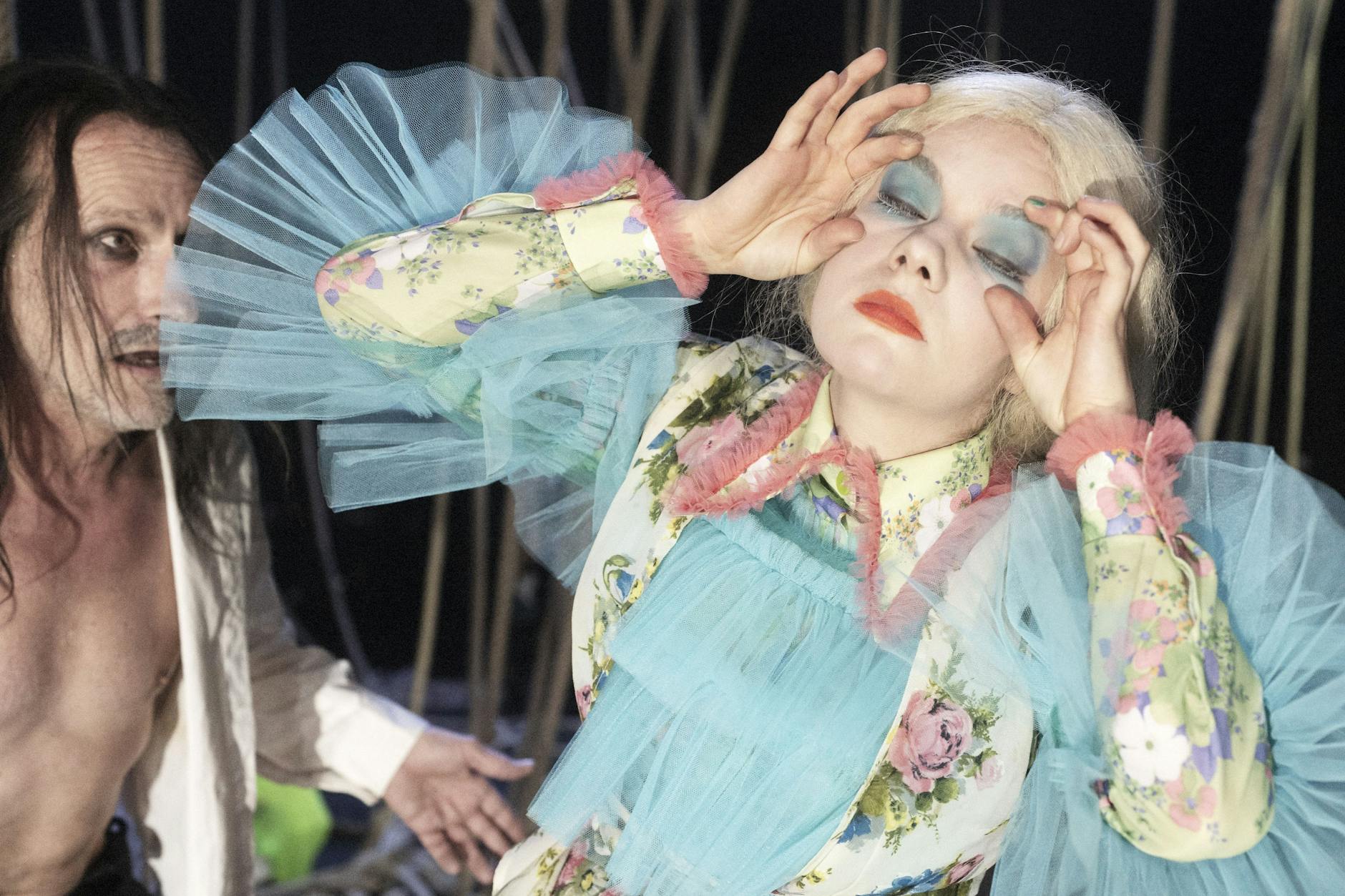 Wolfram Koch und Linn Reusse spielen in Jan Bosses Inszenierung „Der Sturm“.