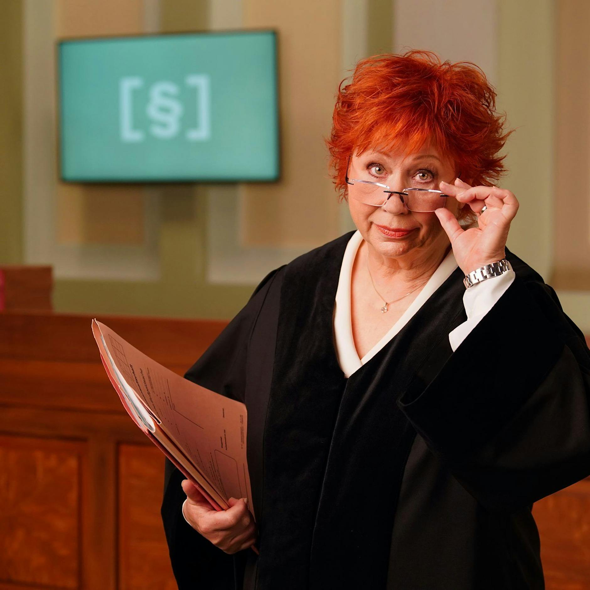 Goldbarren in der Jackentasche und ein Online-Game: So absurd war die erste Folge von Barbara Salesch!