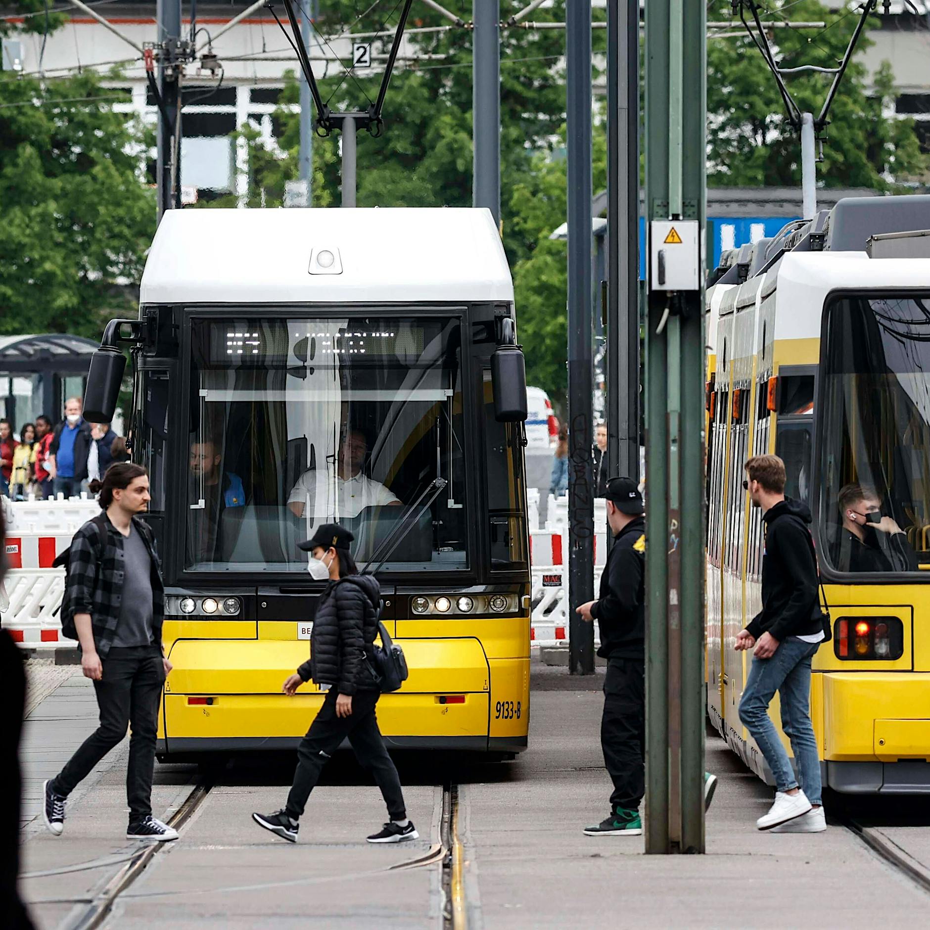 Verkehrssenatorin: 69-Euro-Ticket Unsinn für Berlin, Abos teils günstiger