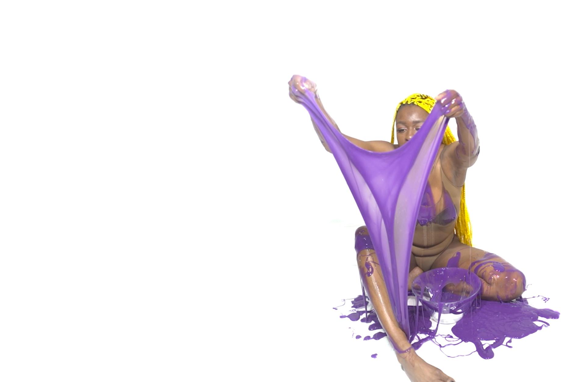 Die Musikerin und Aktivistin Achan Malonda: Screenshot aus dem jüngsten Musikvideo „Sexlied“.