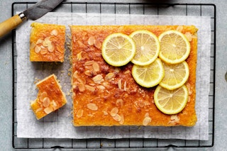 Dieses Rezept ist der Hammer! Zitronenkuchen vom Blech: Das ist das wohl günstigste und einfachste Kuchen-Rezept