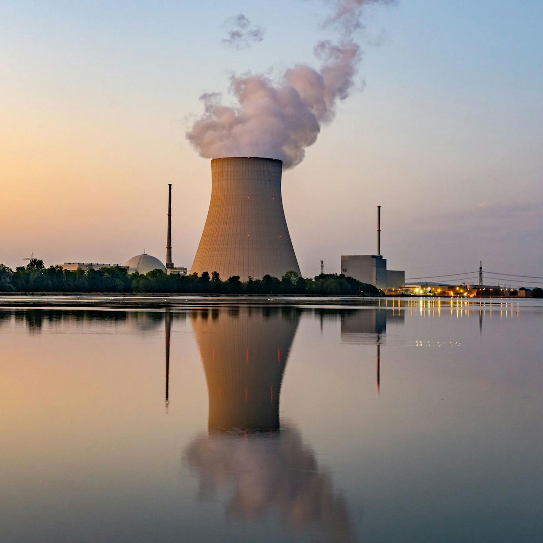 Wegen der Energiekrise: Der grüne Wirtschaftsminister Robert Habeck lässt zwei Atomkraftwerke als Notreserve am Netz! „Wir müssen mit dem Schlimmsten rechnen!“