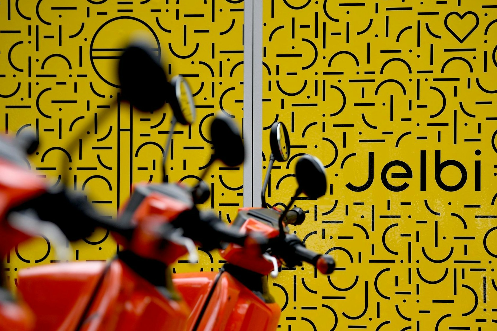 Eine Jelbi-Station der Berliner Verkehrsbetriebe (BVG). Hier können neben anderen Fahrzeugen auch E-Scooter gemietet werden. Senat und BVG wollen die Zahl dieser Stationen erhöhen. Im Umkreis gilt ein Abstellverbot.