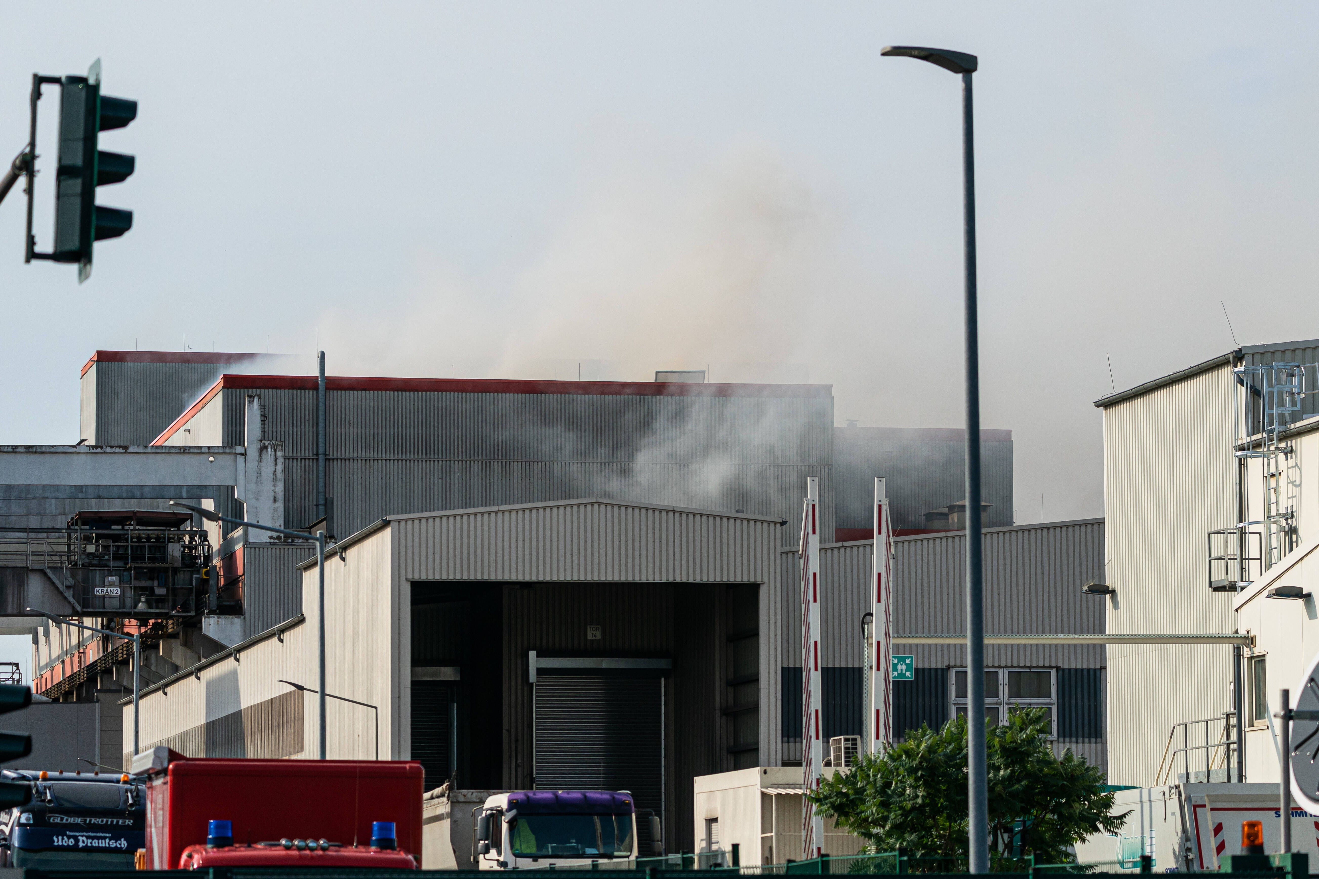 Image - Brand bei der BSR! Feuerwehr hat Flammen auf dem Recyclinghof in Britz unter Kontrolle