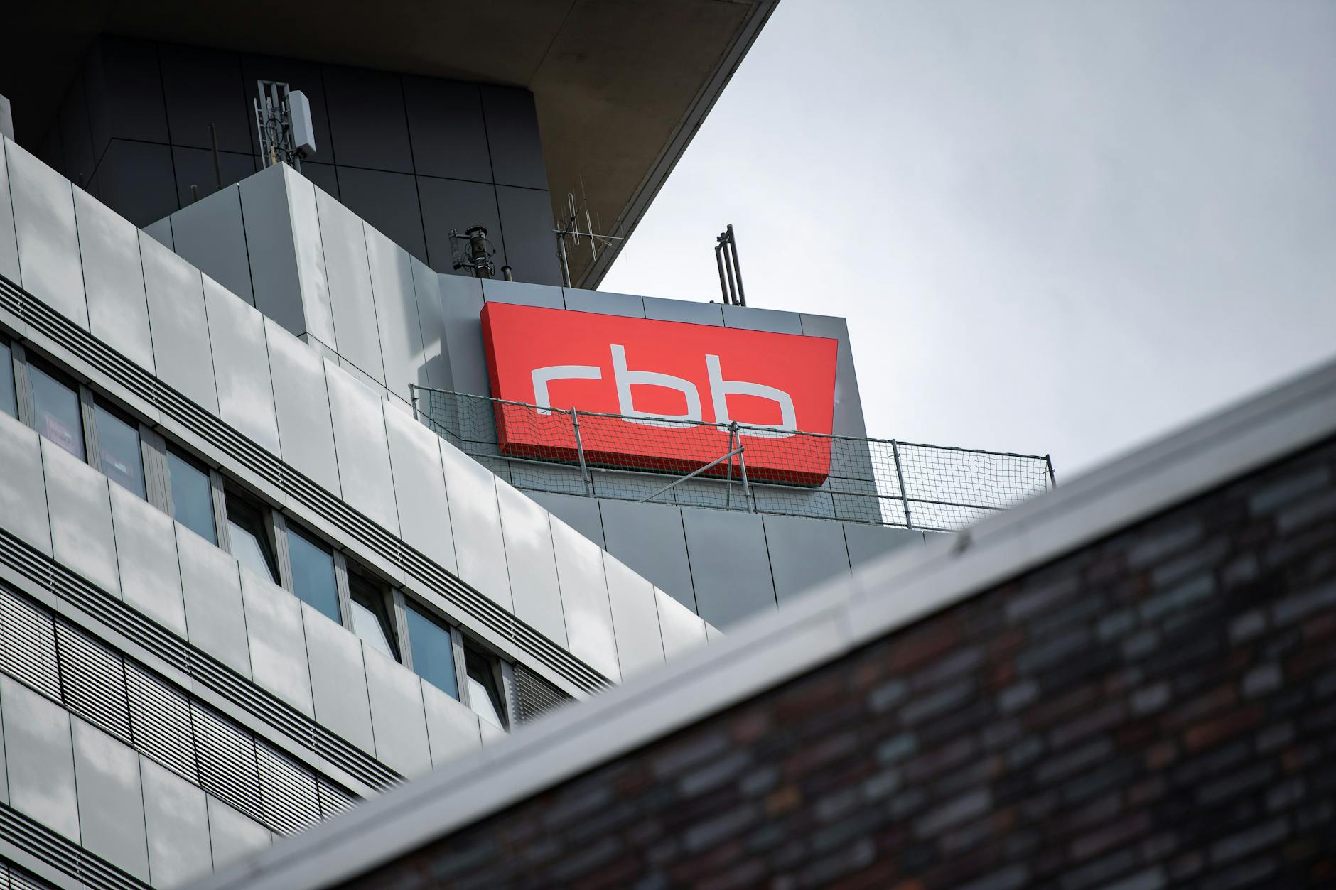 Das RBB-Gebäude in der Masurenallee.