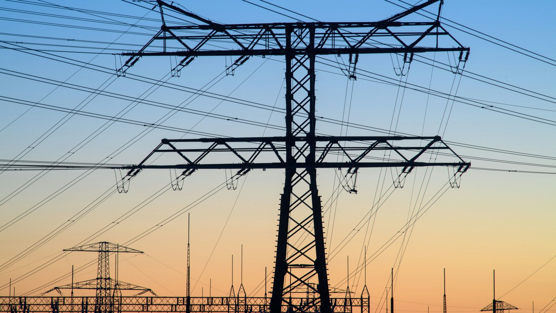 Der Strompreisdeckel könnte sich bei Familien mit einer Ersparnis von 350 Euro bemerkbar machen.