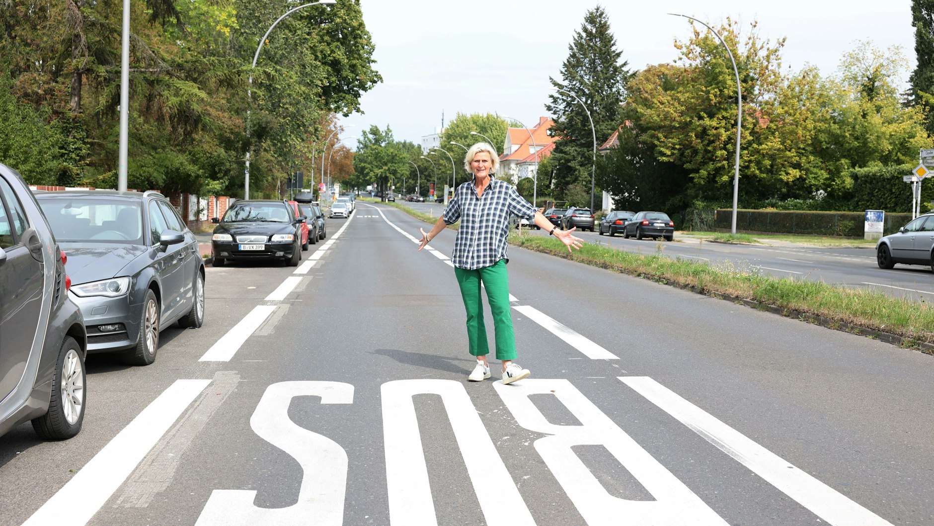 Viel Platz auf der Clayallee und wenig Grund für eine extra Busspur, findet Anwohnerin Dorothee (58).&nbsp;