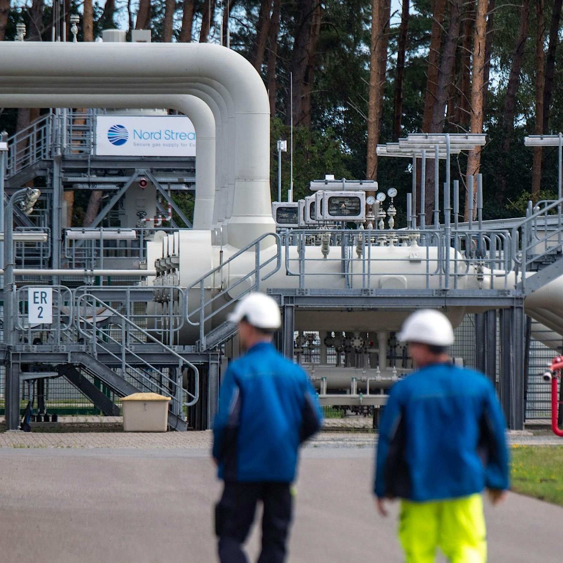 Lecks in Nord-Stream-Pipelines: Regierung schließt Anschlag nicht aus