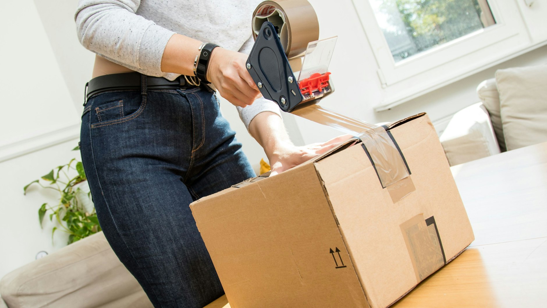 Online bestellt, aber die Ware passt oder gefällt nicht? Dann kann man sie in Deutschland meist kostenlos retour schicken.