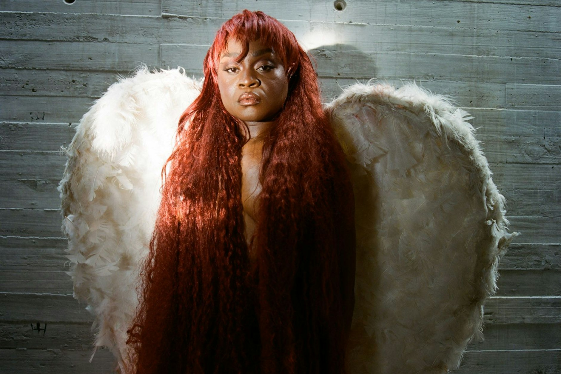 Herzförmige Engelsflügel: Sampa the Great