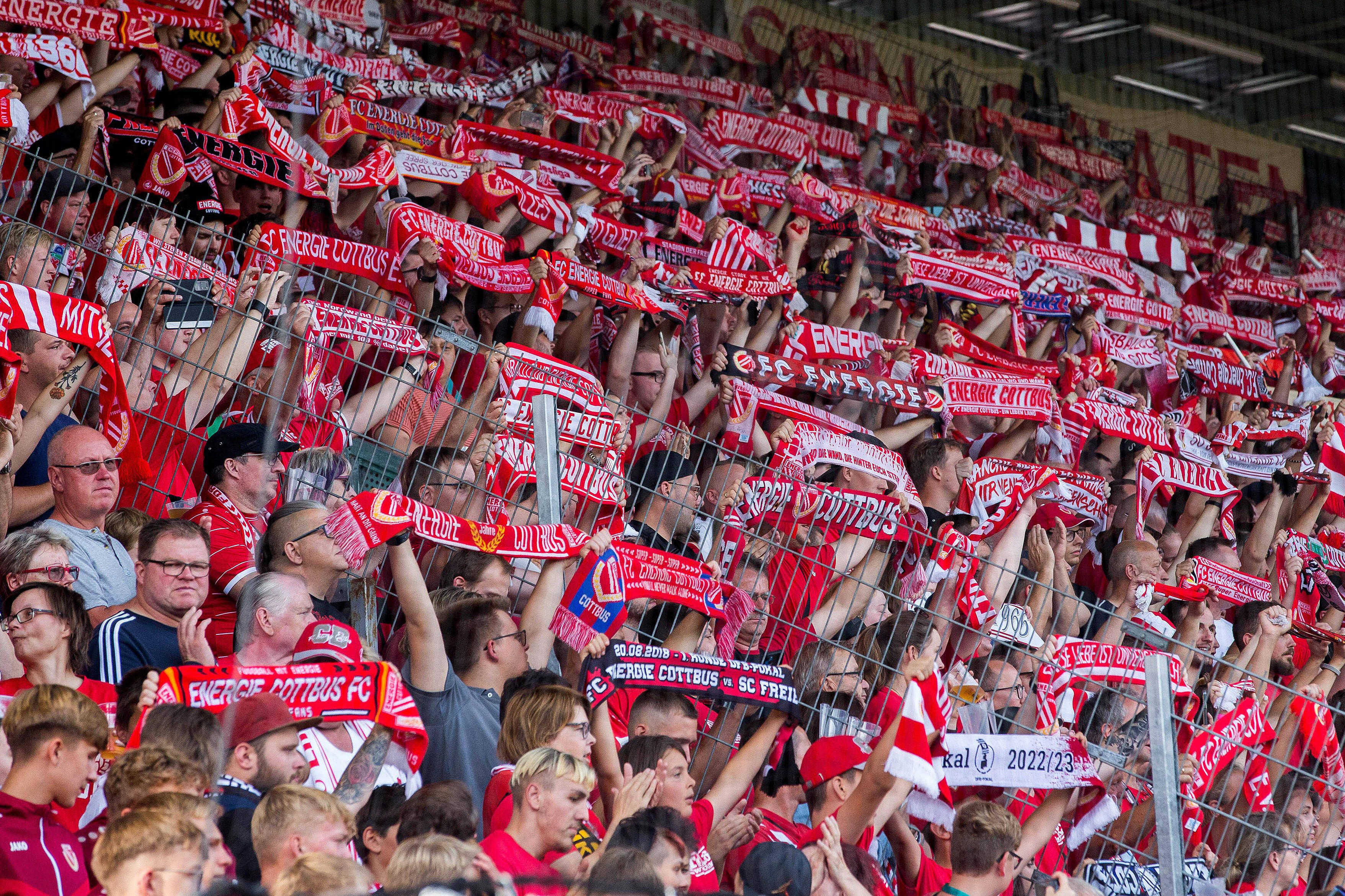 Bundesweit bekannt: Energie Cottbus spielte sogar mal in der Ersten Fußball-Bundesliga. Derzeit ist die Mannschaft auf Platz 7 der Dritten Liga.