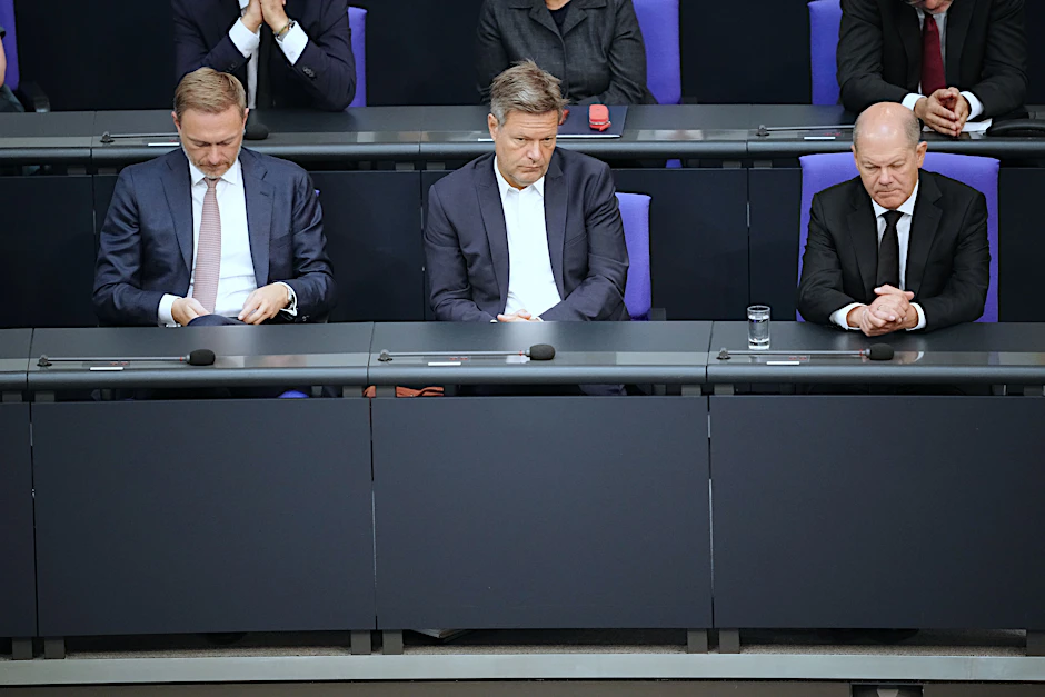 Finanzminister Christian Lindner, Wirtschaftsminister Robert Habeck, Bundeskanzler Olaf Scholz (SPD) im Bundestag, am 7.09.2022.