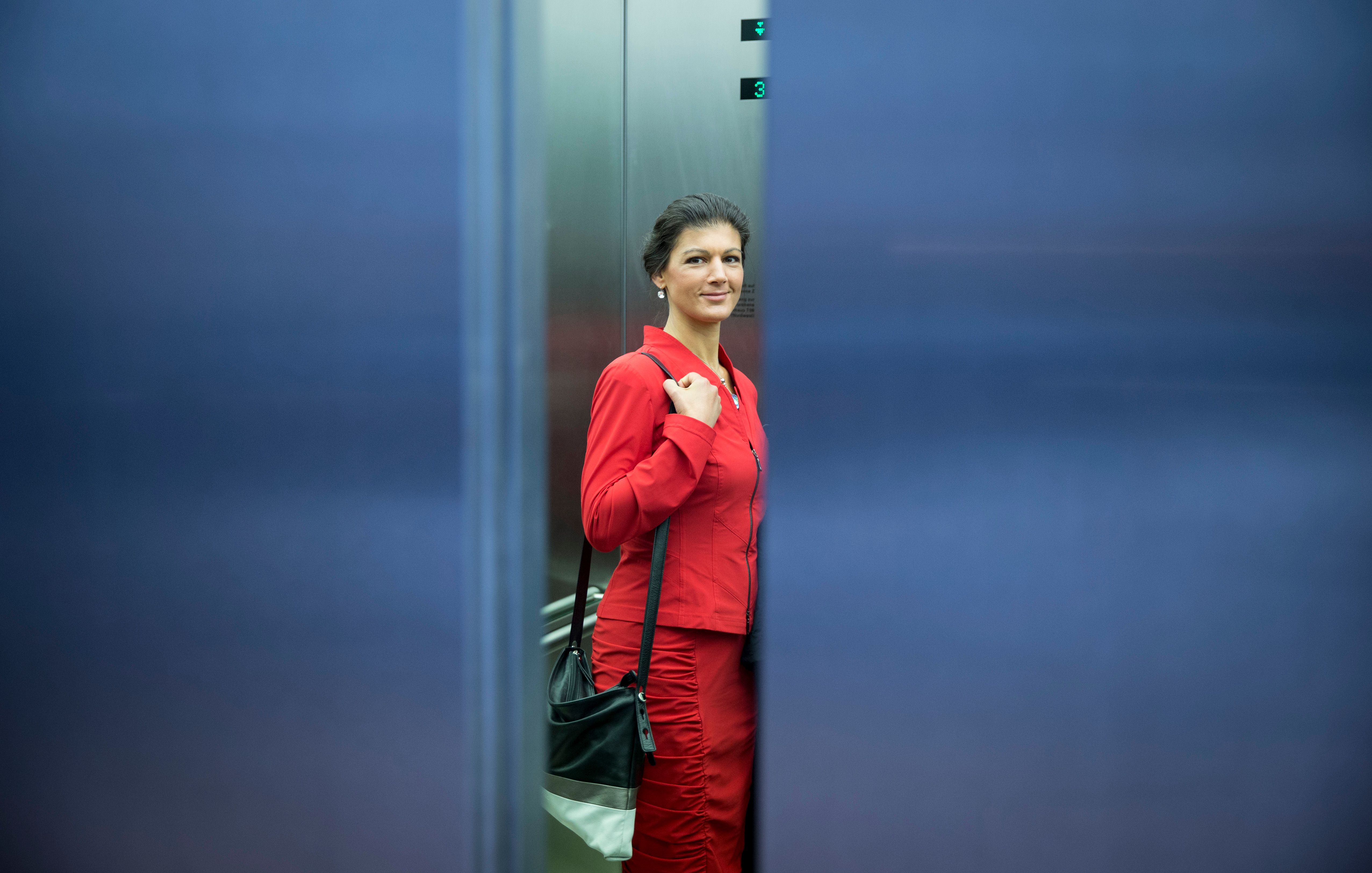 Links Blinken, Rechts Abbiegen: Wird Sahra Wagenknecht Jetzt ...