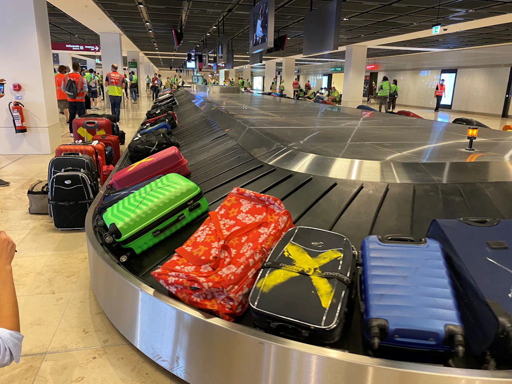 Am BER gestrandet: Im Flughafen warten 3800 Koffer auf ihre Besitzer