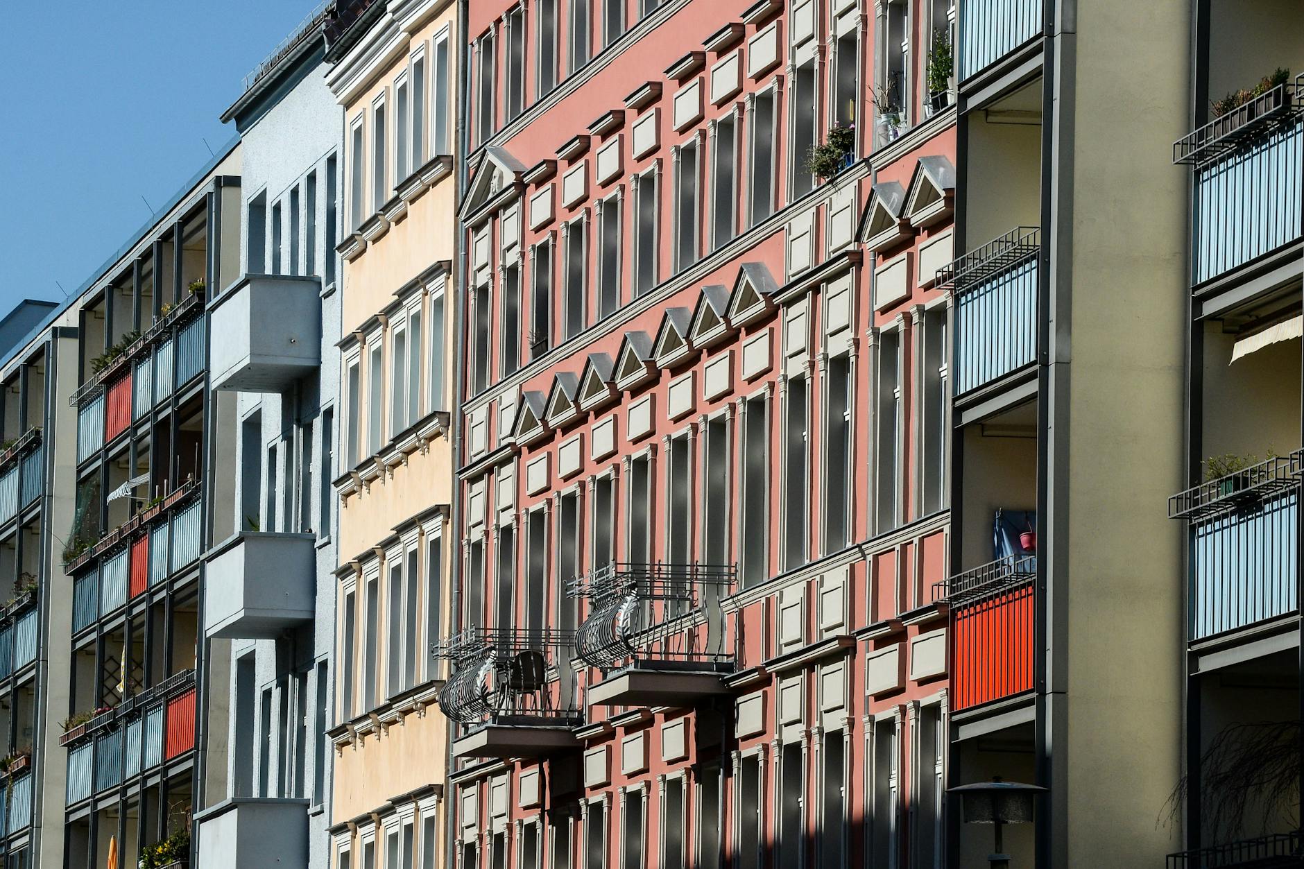 Wohnungen in Berlin: Die Mieten rennen den staatlichen Zuschüssen fürs Wohnen davon.