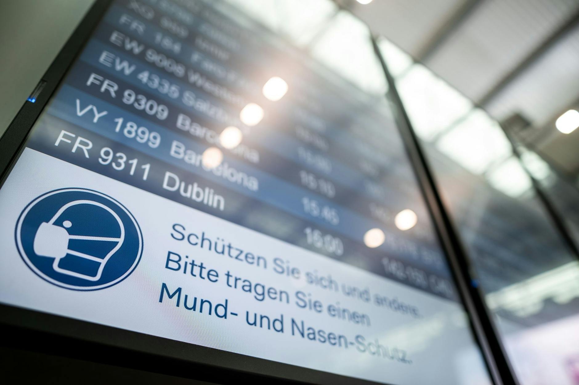 ARCHIV - In Flugzeugen ist künftig keine Maskenpflicht mehr vorgesehen.